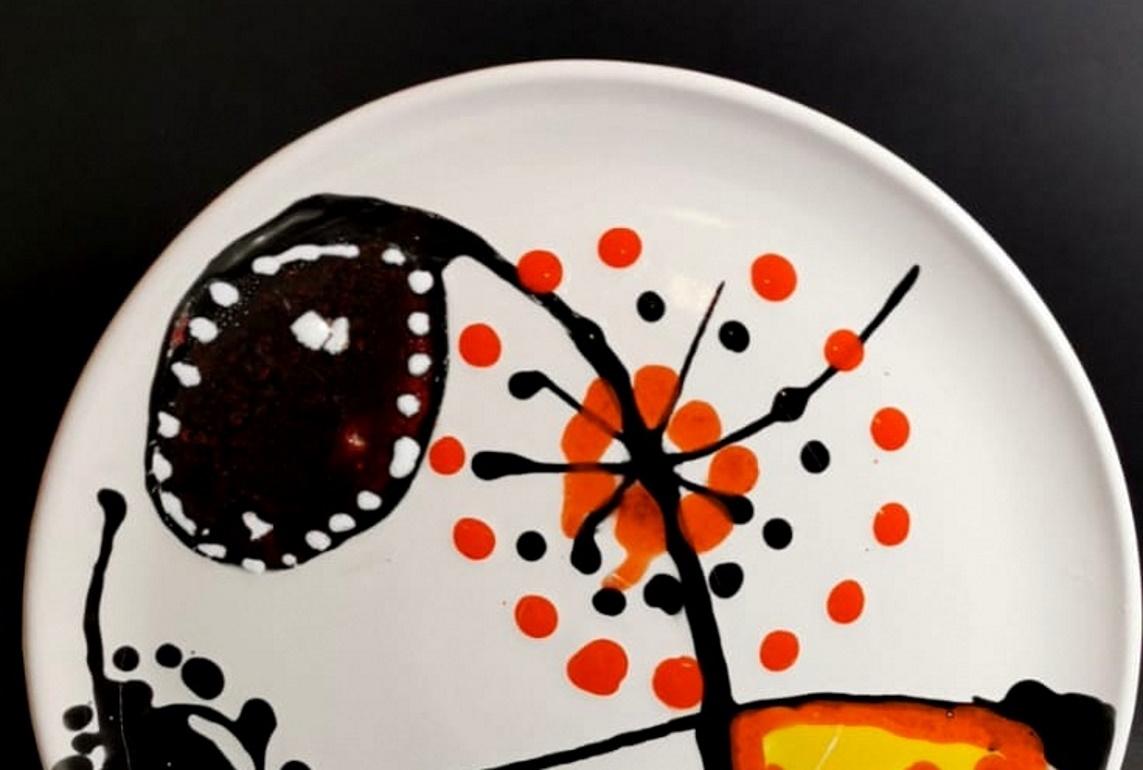 Italiano Piatto di Fasano Nicola in ceramica pugliese con disegno astratto