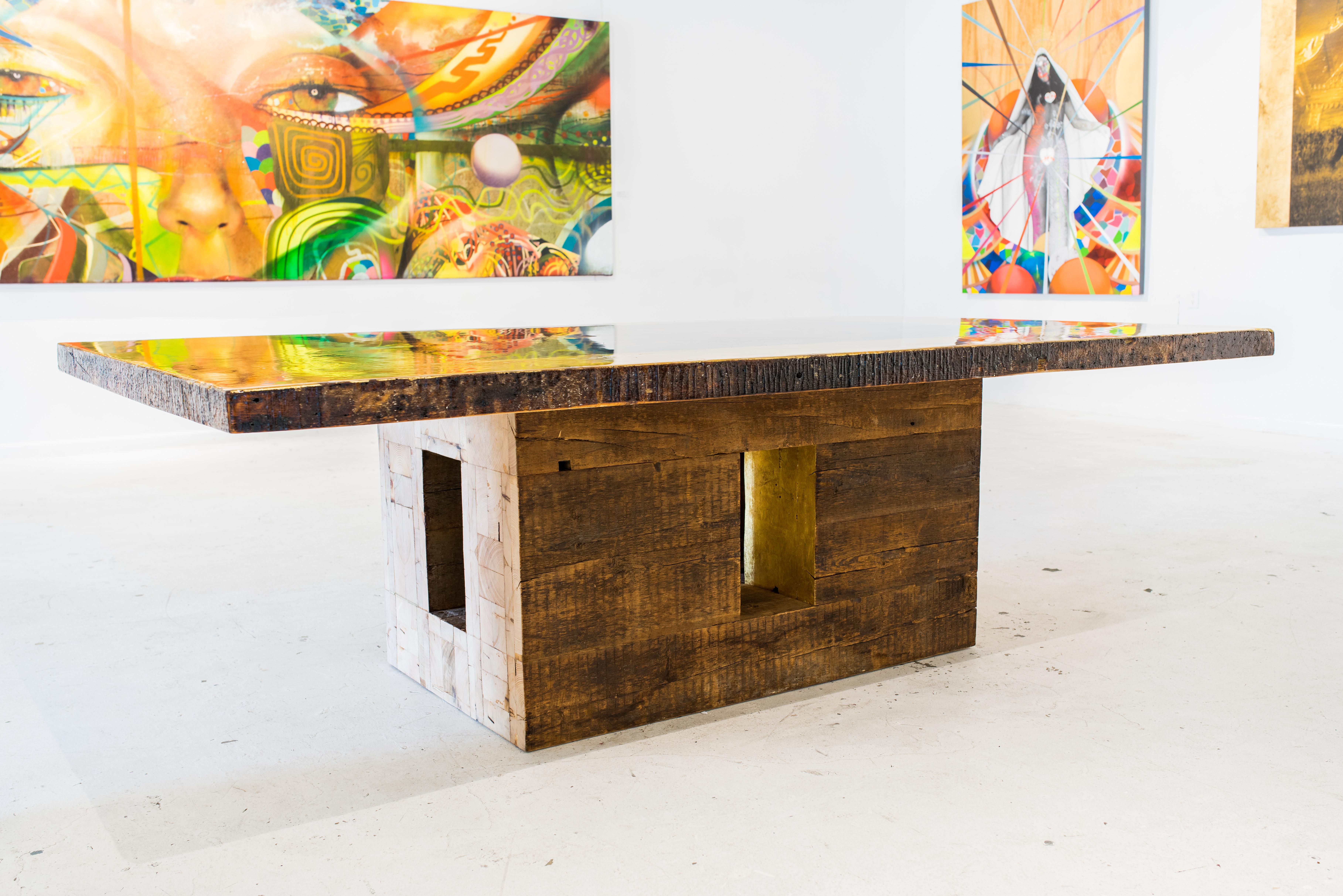Doré Table de salle à manger Fascinasia, fabriquée à la main par Rafael Calvo à partir de bois de récupération en vente