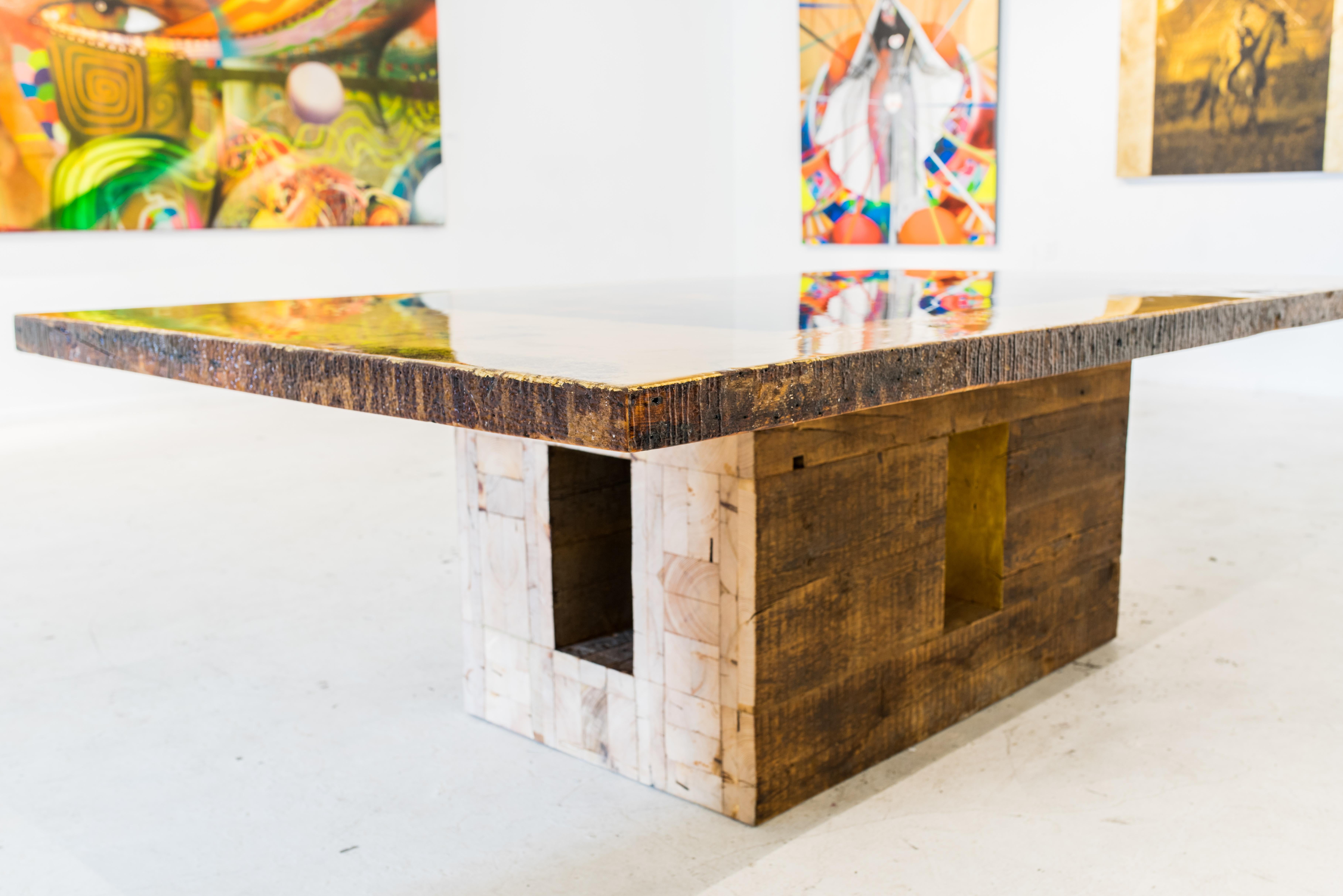 Table de salle à manger Fascinasia, fabriquée à la main par Rafael Calvo à partir de bois de récupération Neuf - En vente à Miami, FL