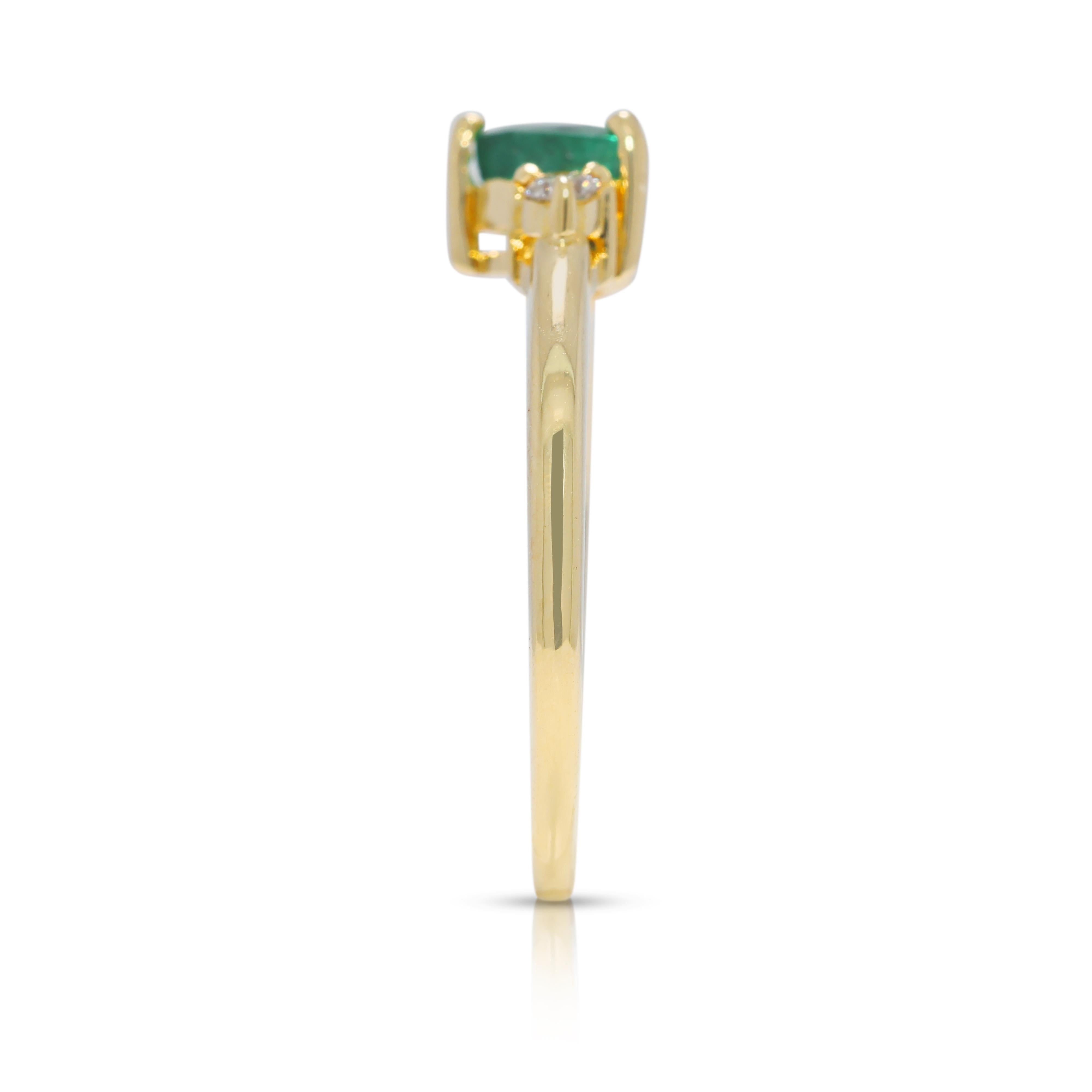 Women's Fascinating 0.46ct Emerald & Natural Diamond Ring in 18K Yellow Gold For Sale