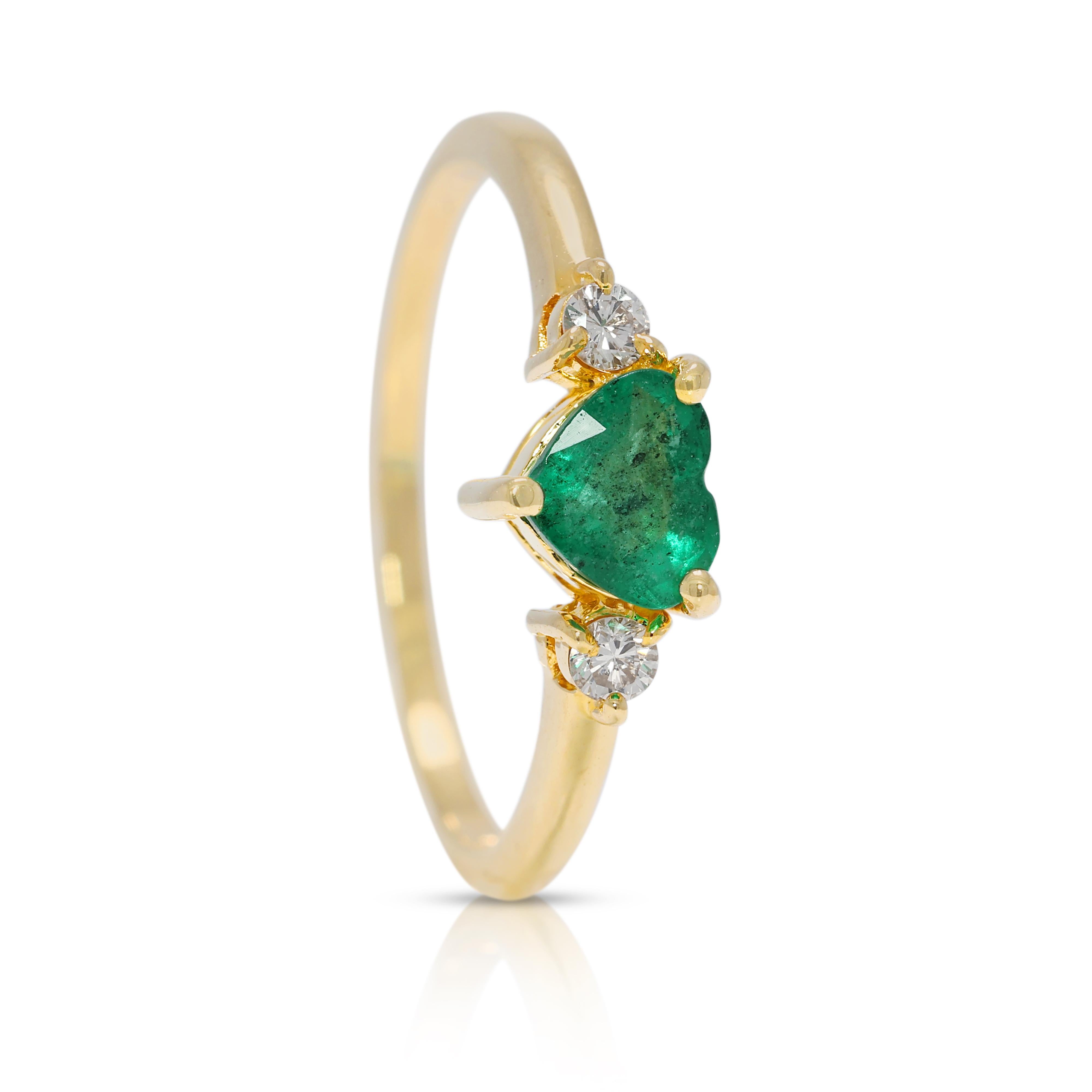 Fascinating 0.46ct Emerald & Natural Diamond Ring in 18K Yellow Gold For Sale 1