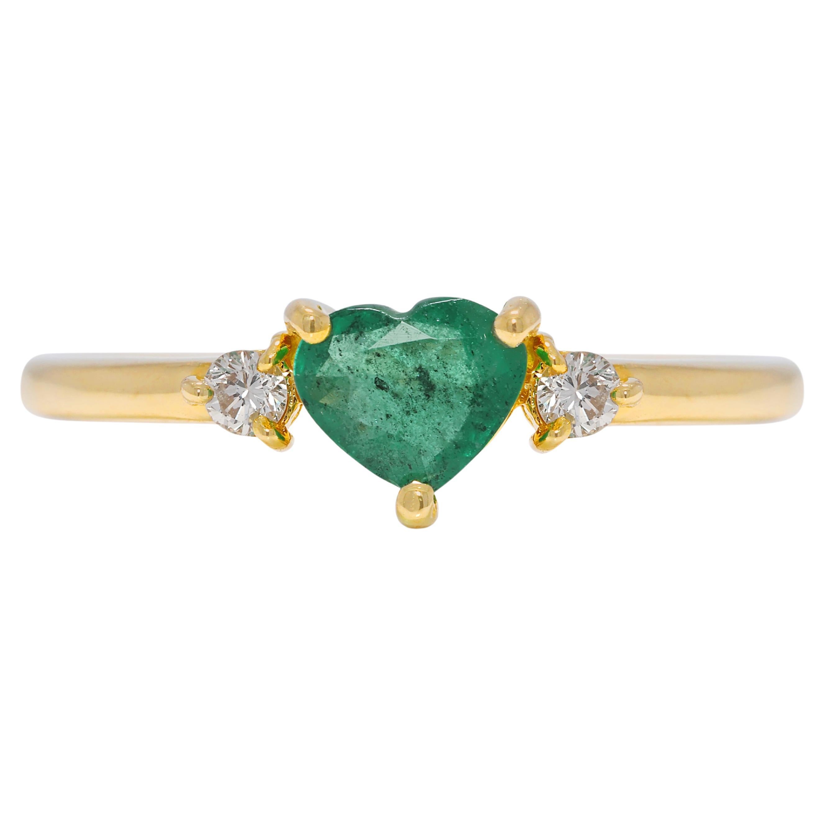 Fascinating 0.46ct Emerald & Natural Diamond Ring in 18K Yellow Gold For Sale