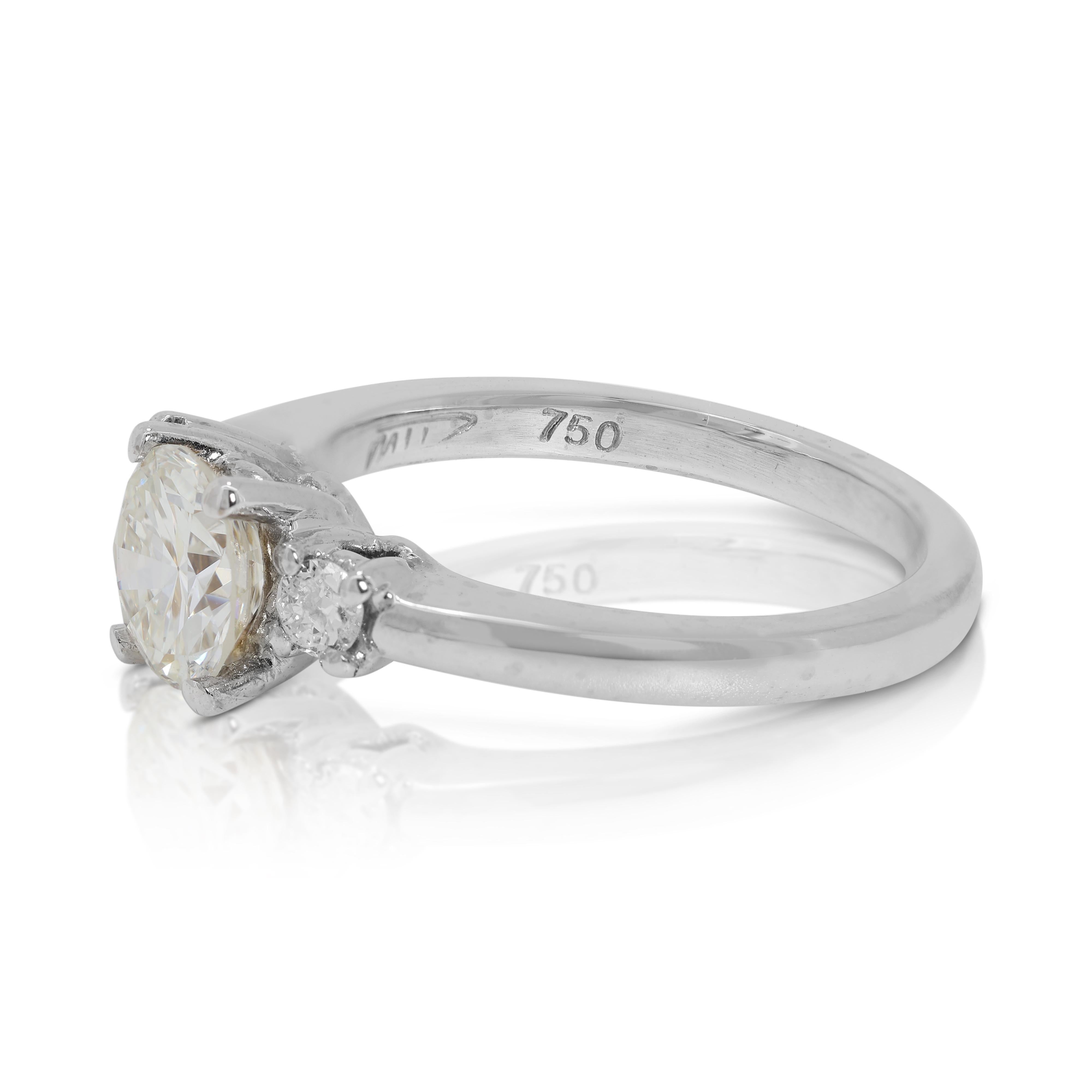 Fascinating 0.72ct Tourmaline and Natural Diamond Ring in 18K White Gold In Excellent Condition In רמת גן, IL