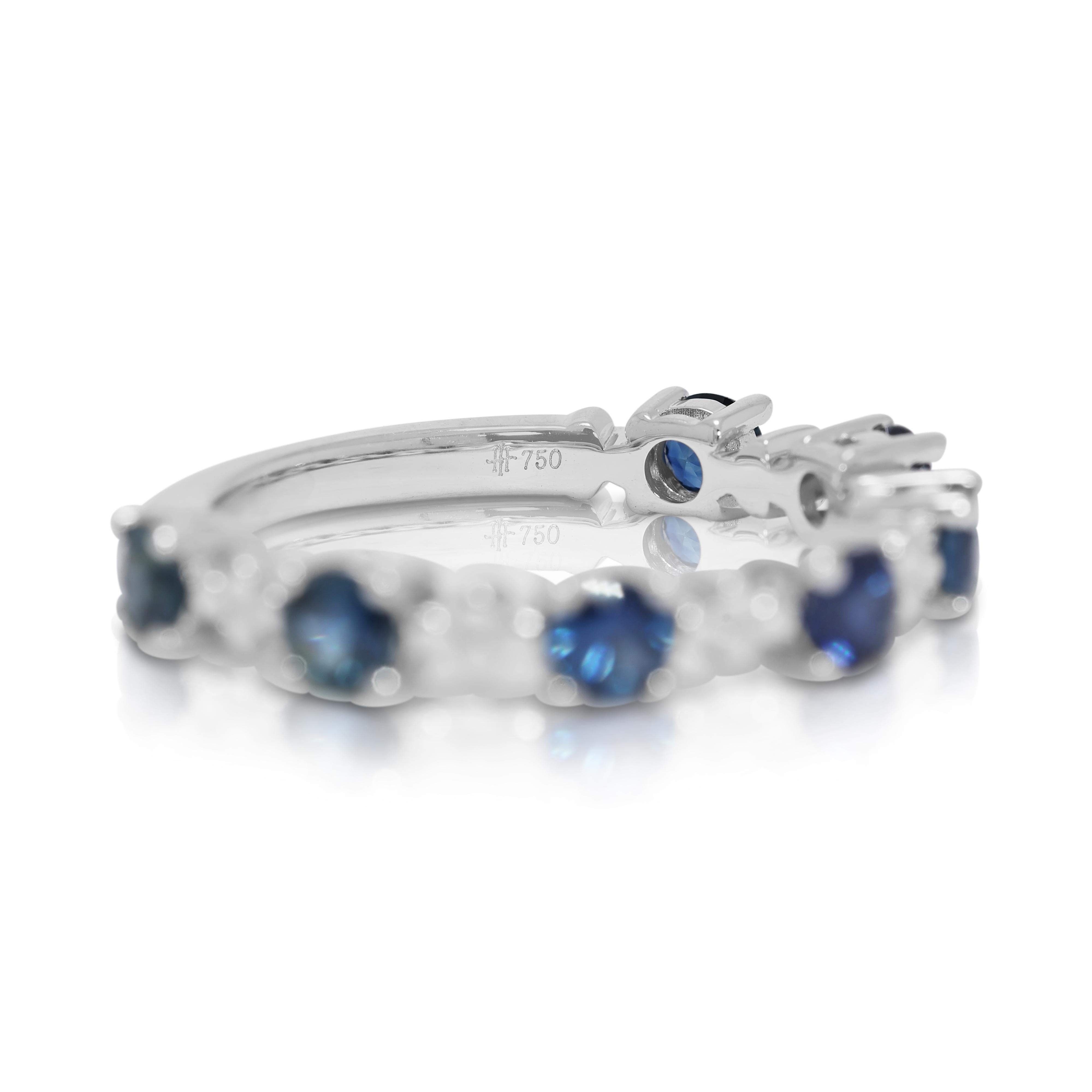Fascinating 0.7ct Round Brilliant Sapphire Ring in 18K White Gold In New Condition For Sale In רמת גן, IL