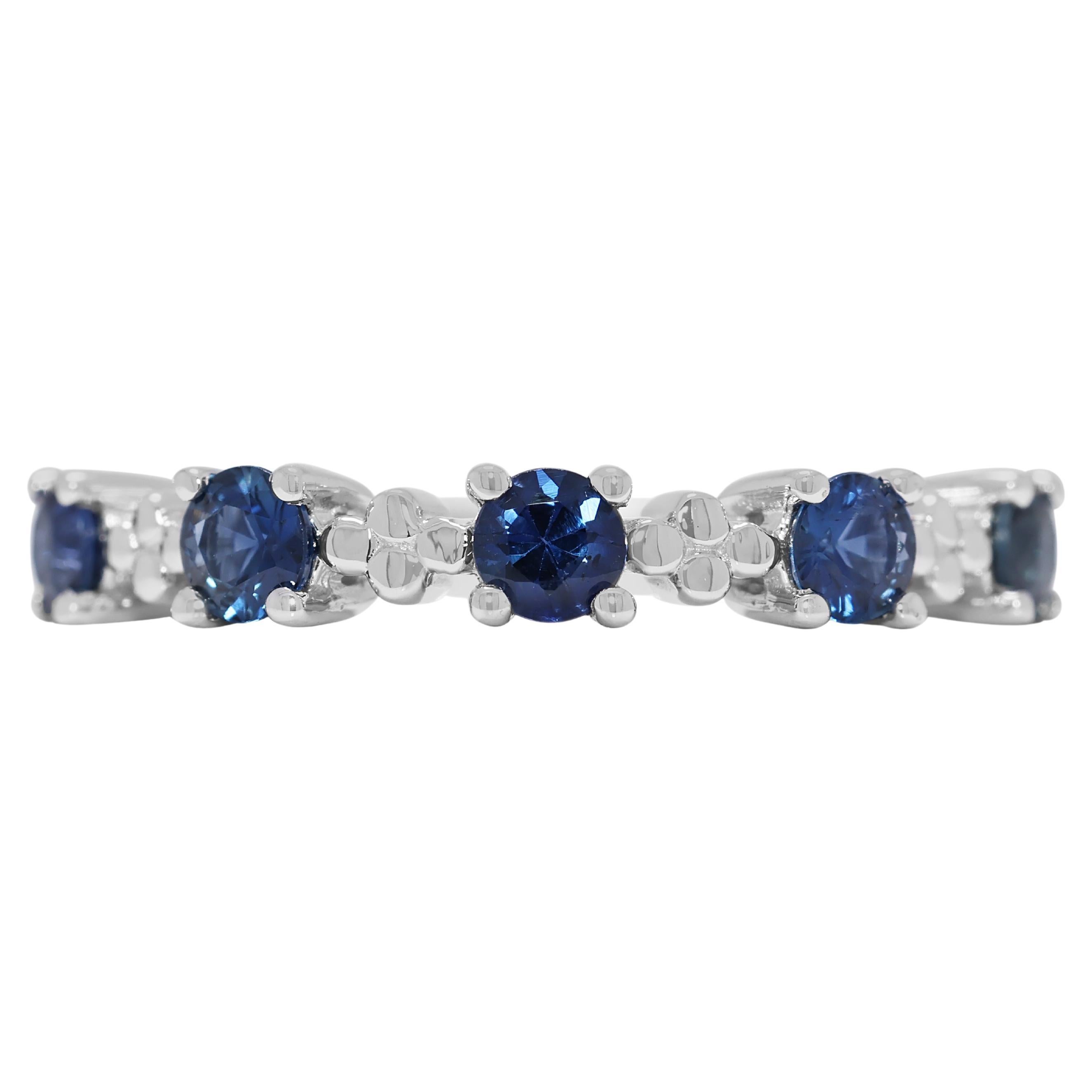 Fascinating 0.7ct Round Brilliant Sapphire Ring in 18K White Gold For Sale