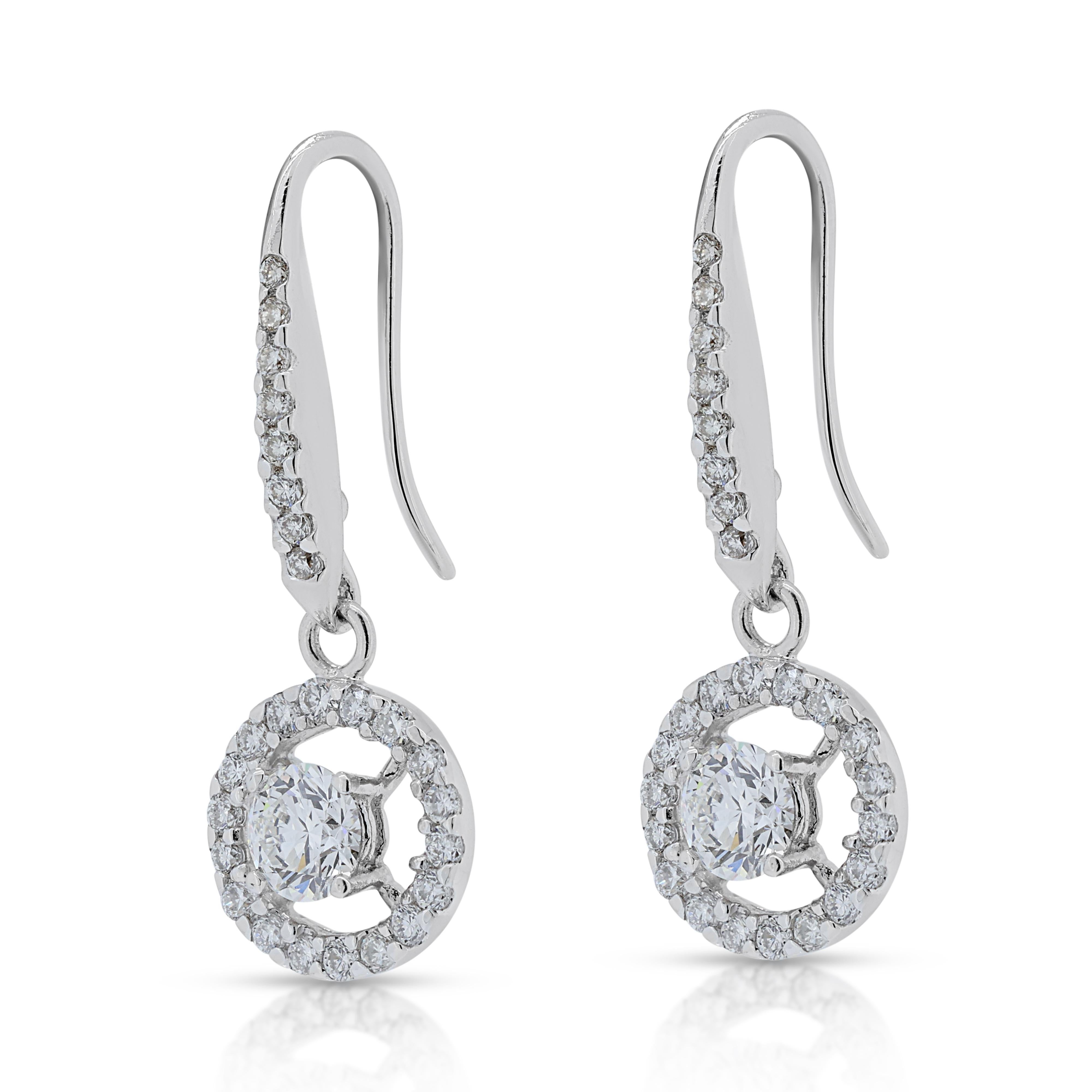 Fascinating 0.86ct Diamond Dangling Earrings in 18K White Gold  In Excellent Condition For Sale In רמת גן, IL