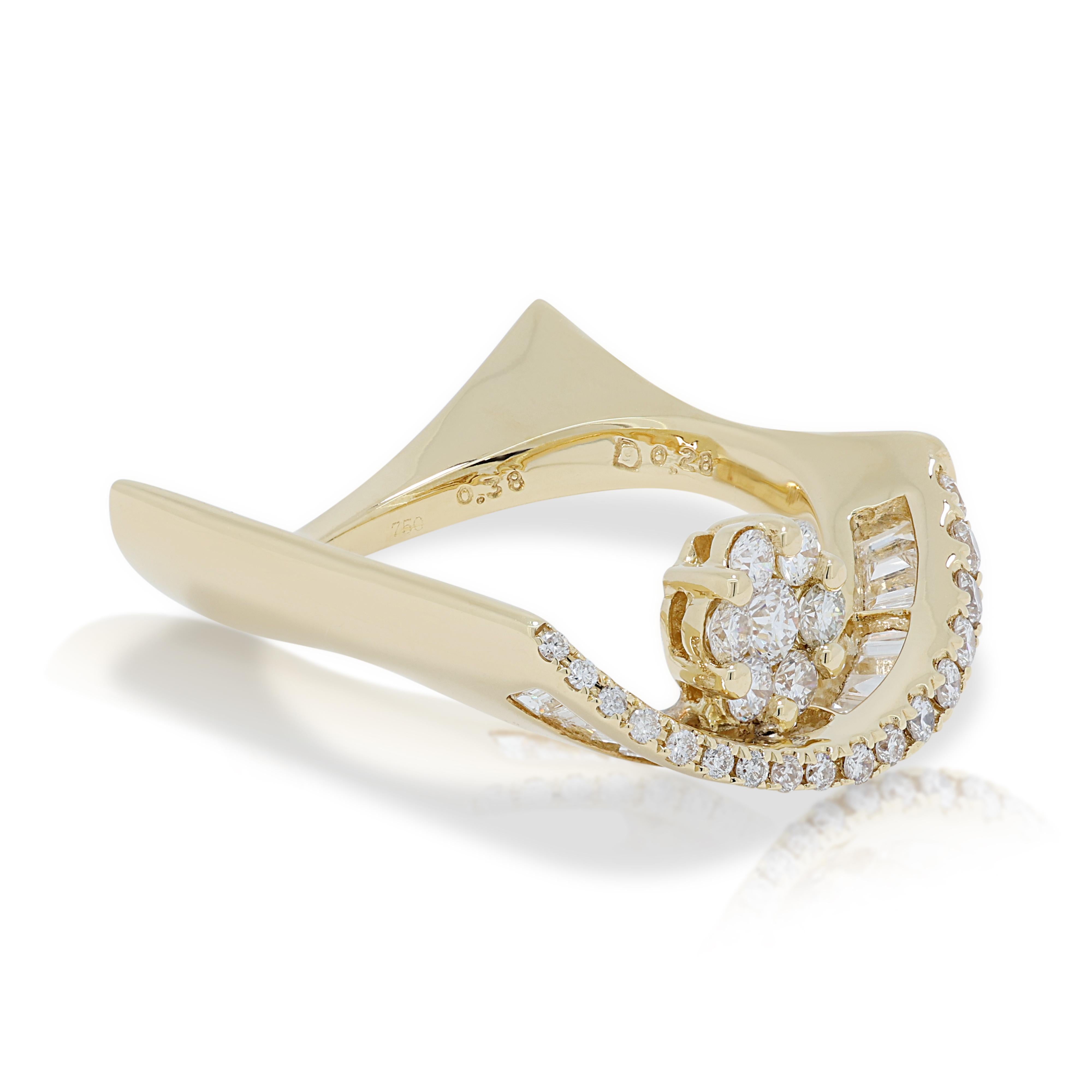 Round Cut Fascinating 0.86ct Diamonds Ring in 18K Yellow Gold  For Sale