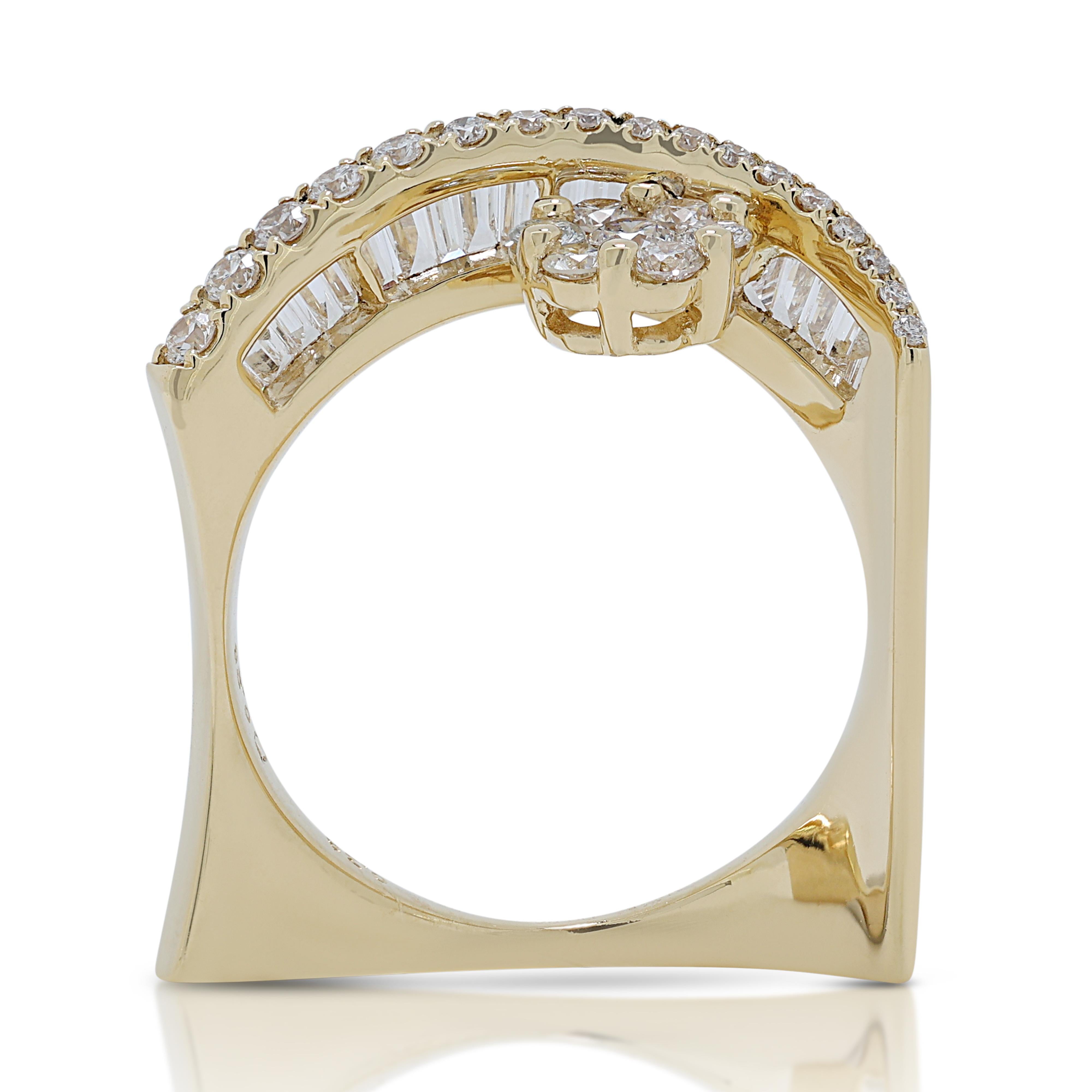 Fascinating 0.86ct Diamonds Ring in 18K Yellow Gold  For Sale 1