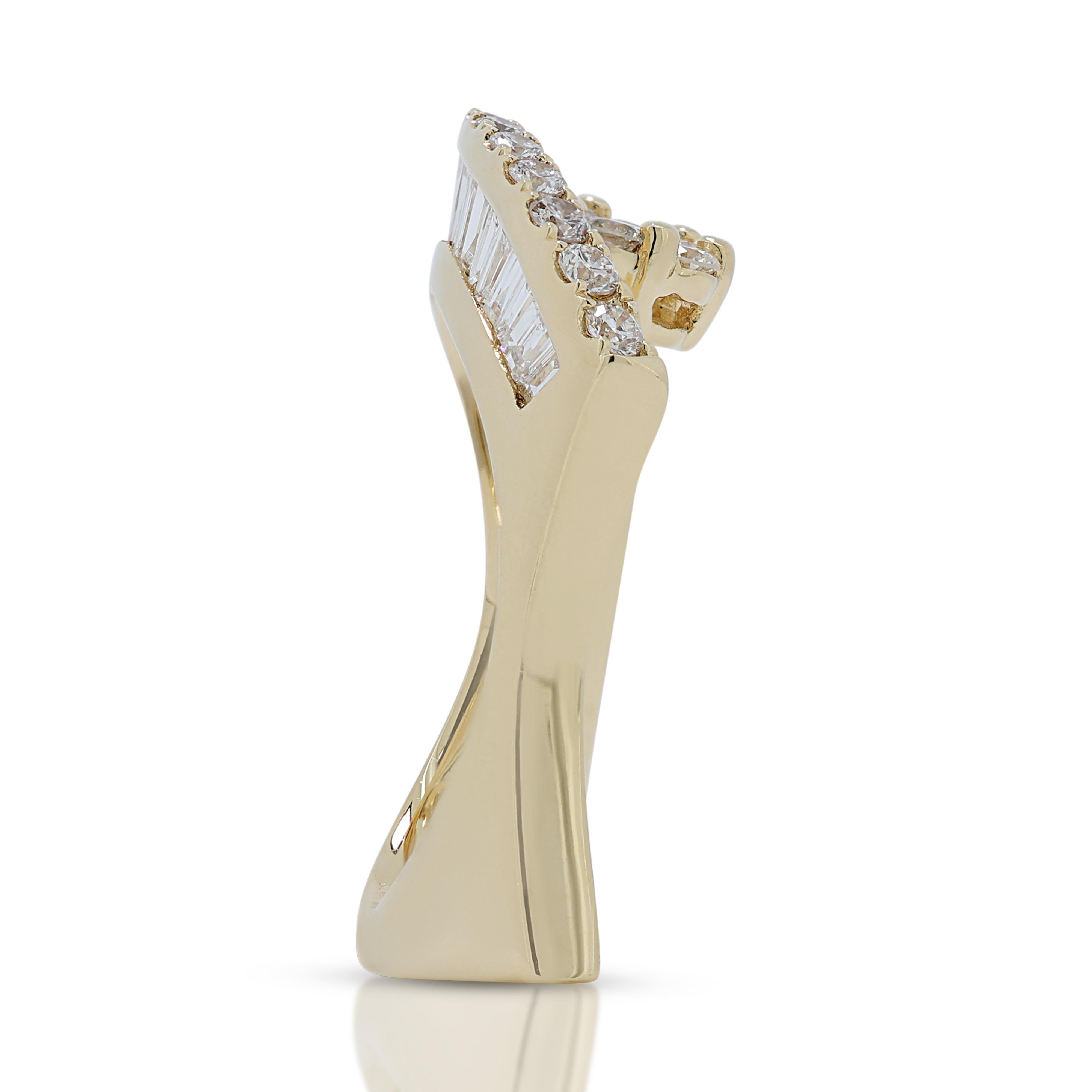 Fascinating 0.86ct Diamonds Ring in 18K Yellow Gold  For Sale 2
