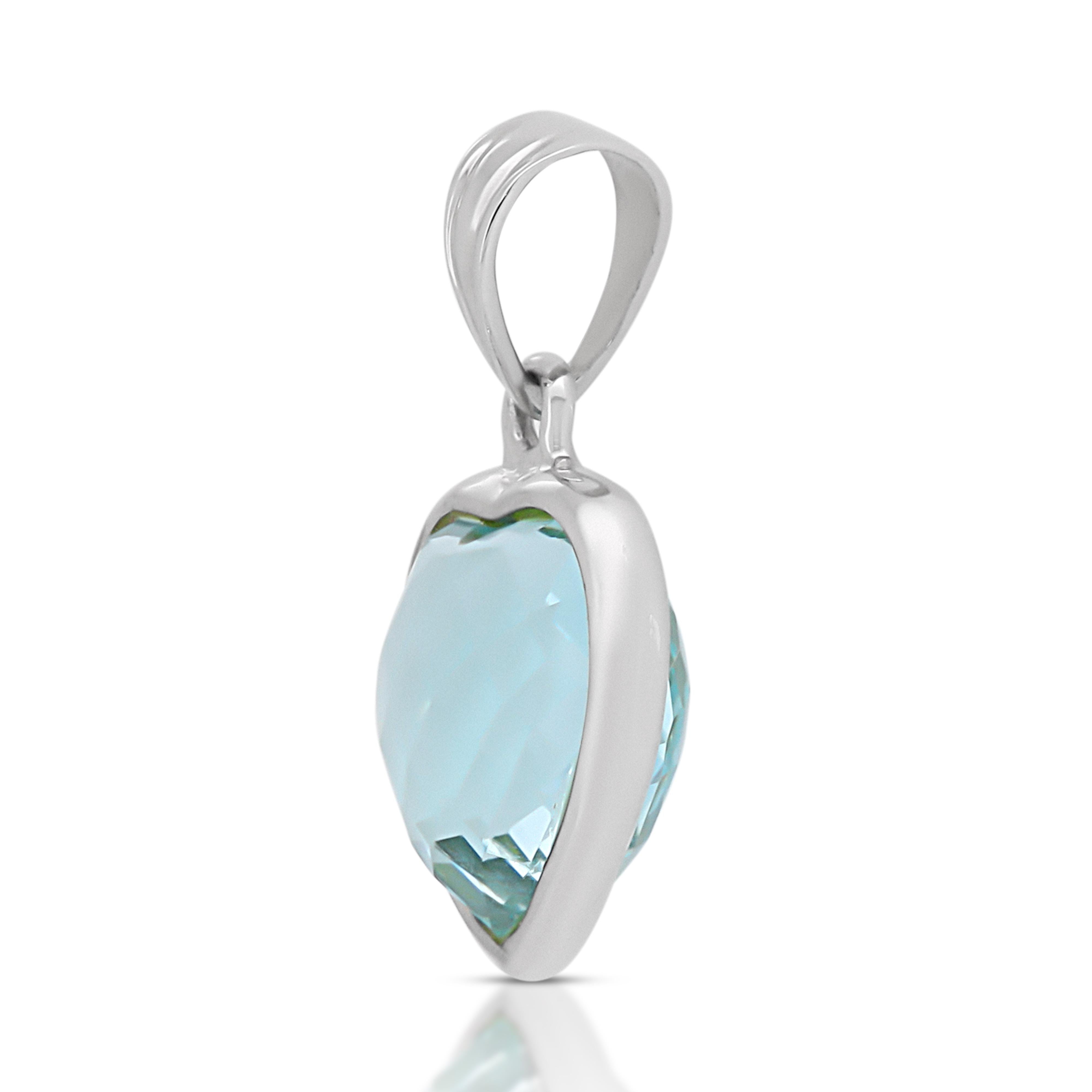 This exquisite pendant showcases a stunning 1.0ct blue topaz, meticulously set in gleaming 18K white gold. The captivating brilliance of the topaz is sure to turn heads and make a lasting impression. The cool tones of the white gold beautifully