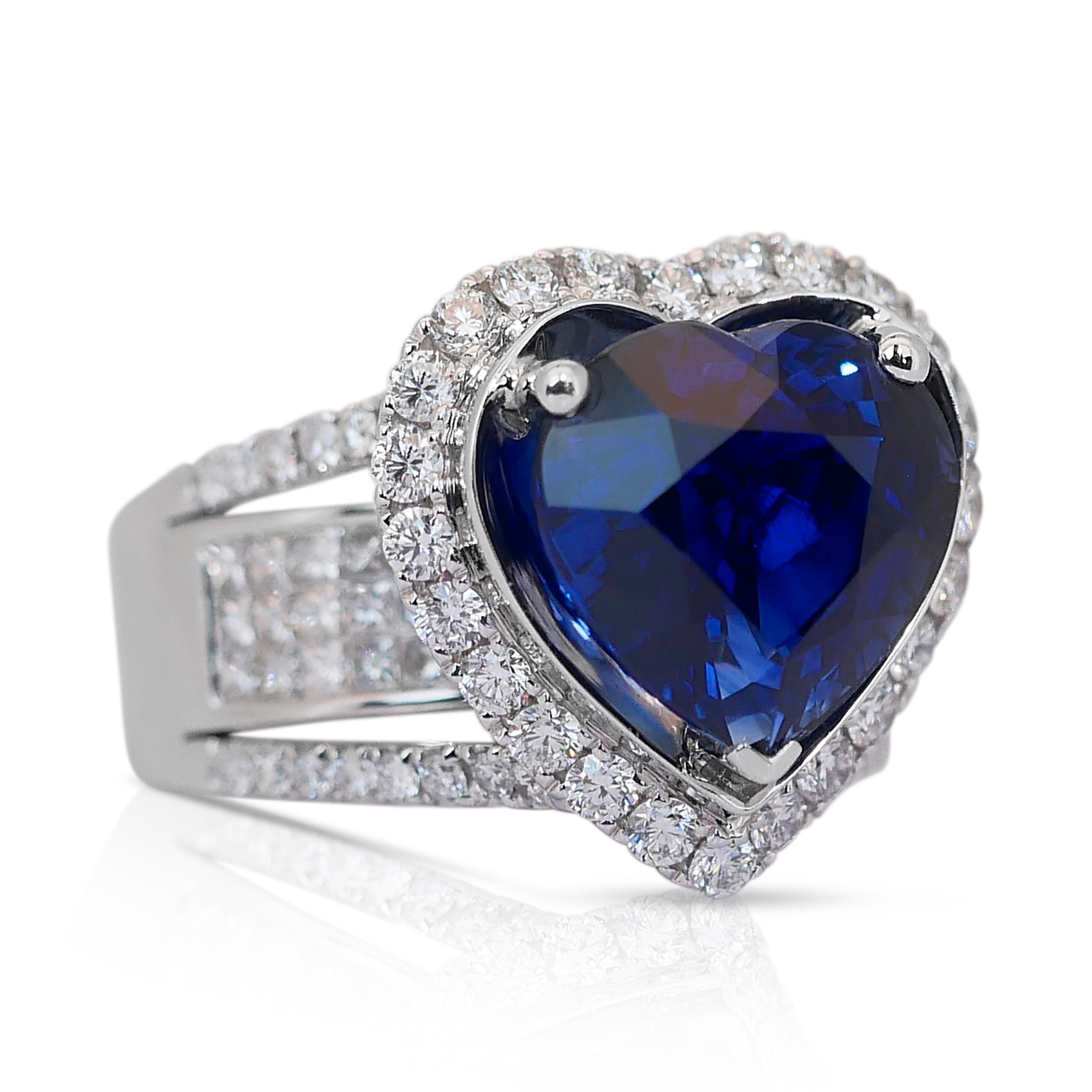 Fascinante Anillo en Racimo de Zafiro y Diamantes de 12,19 ct en Oro Blanco de 18k Corte de corazón en venta