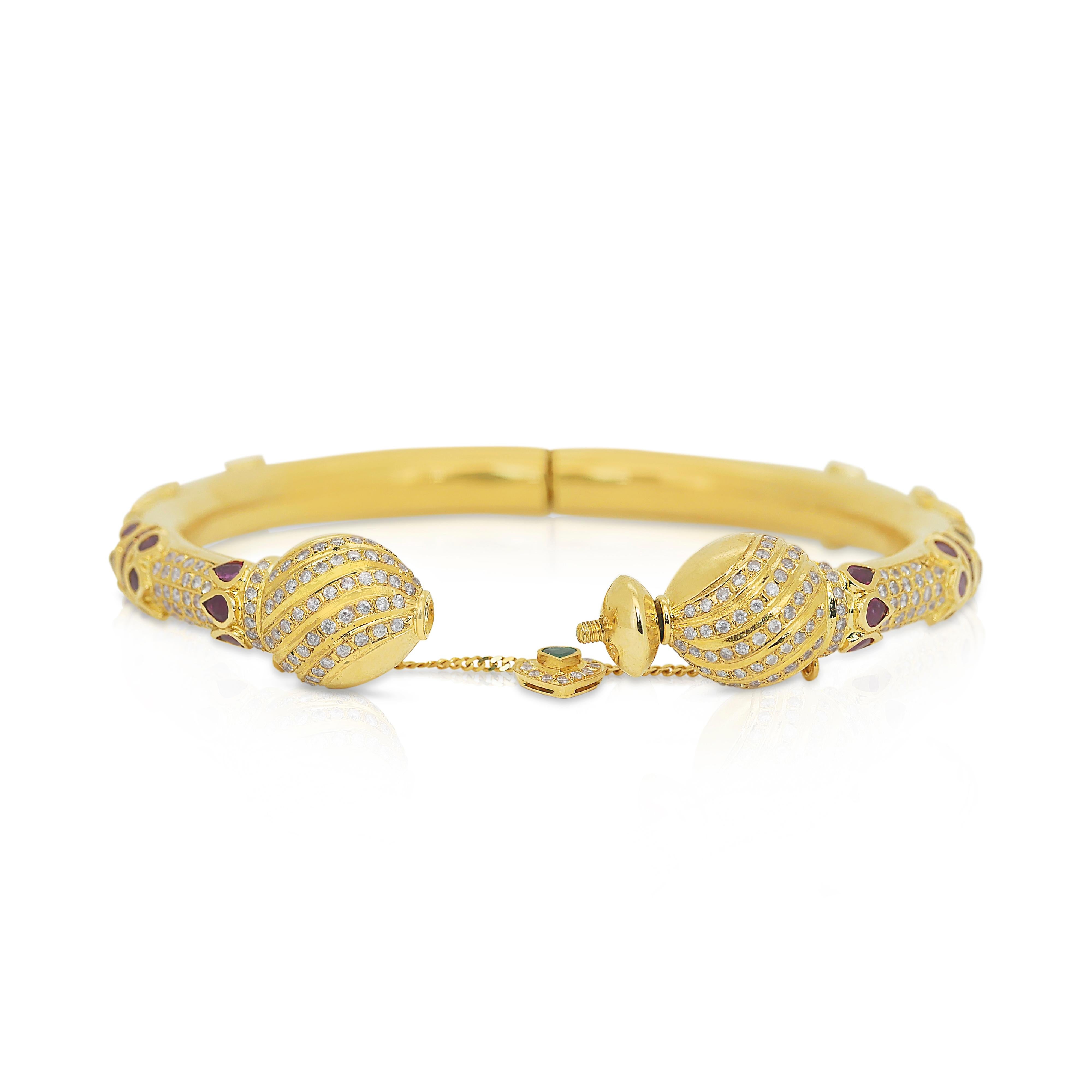 Bracelet fascinant avec 14,26 carats d'émeraudes, rubis et diamants en vente 1