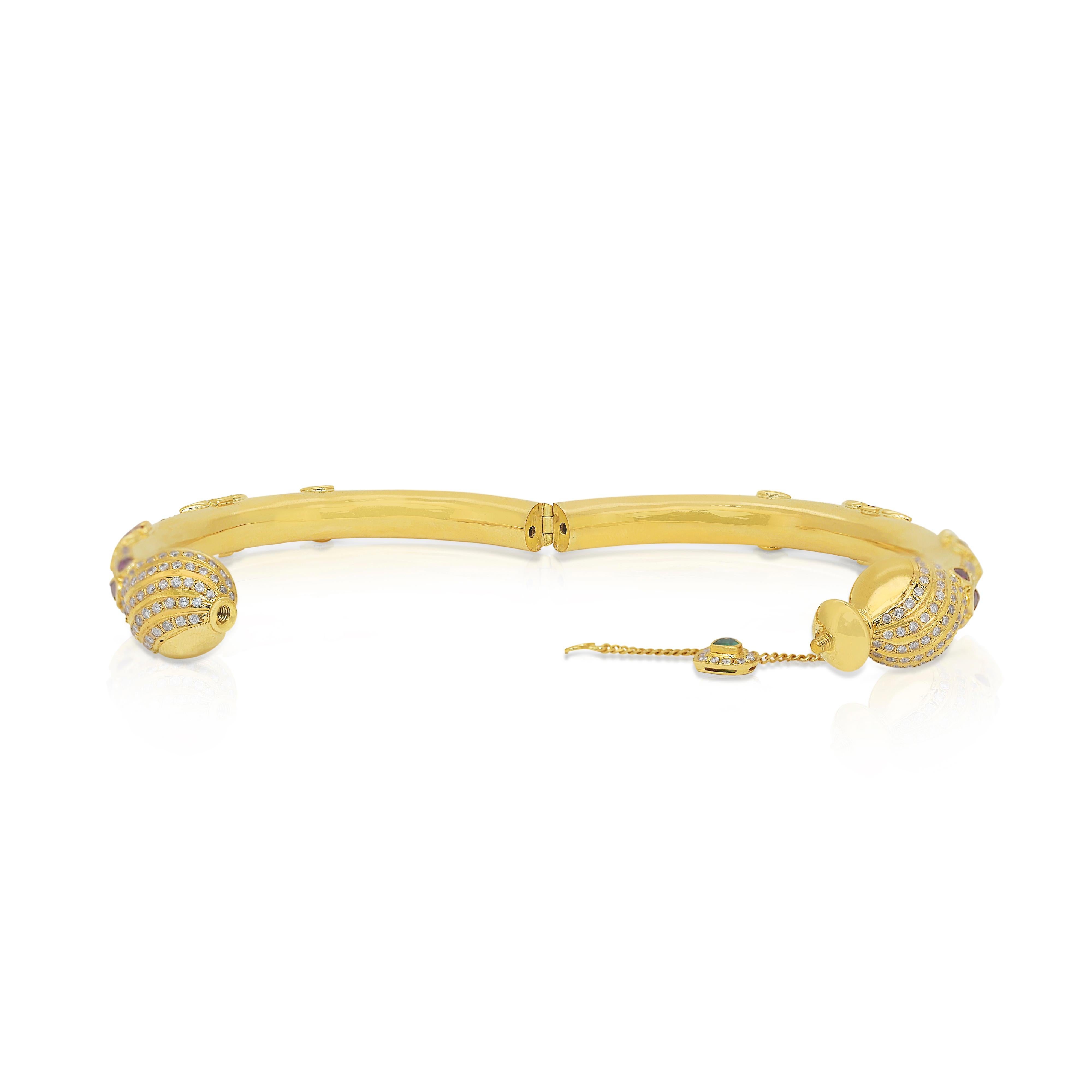 Bracelet fascinant avec 14,26 carats d'émeraudes, rubis et diamants en vente 2