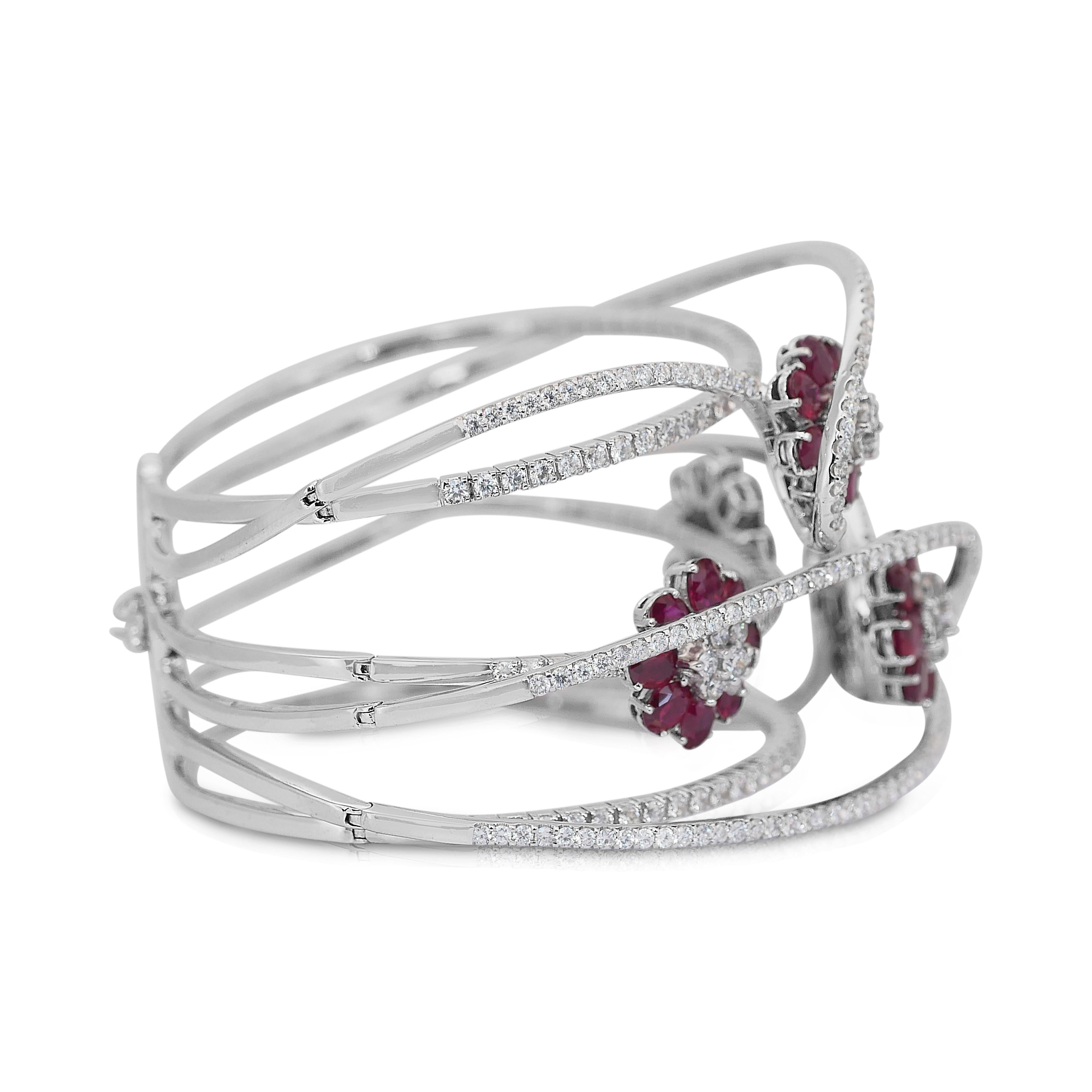 Bracelet fascinant en or blanc 18 carats avec rubis et diamants de 14,60 carats Neuf - En vente à רמת גן, IL