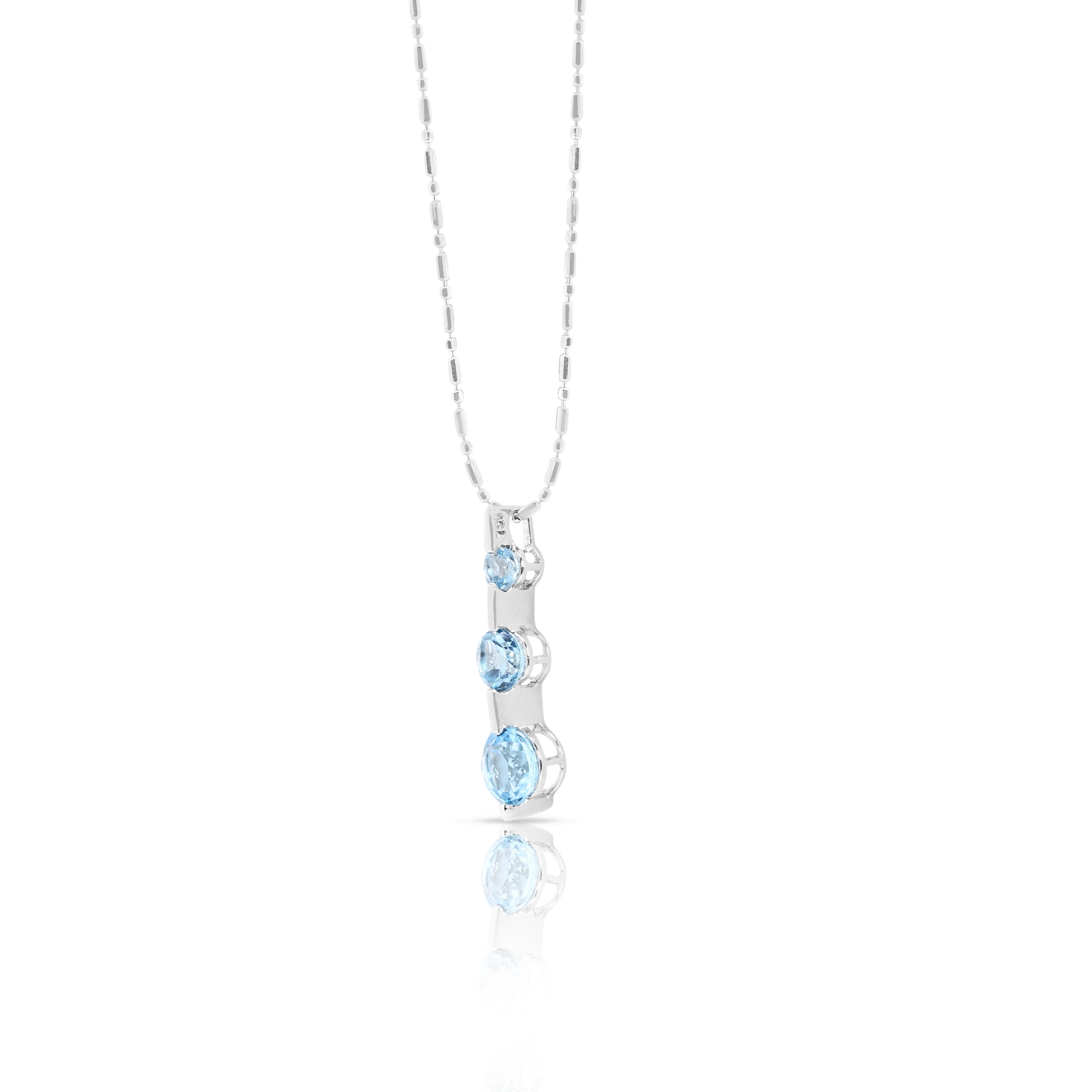 Round Cut Fascinating 1.6ct Light Blue Topaz Necklace in 18K White Gold For Sale