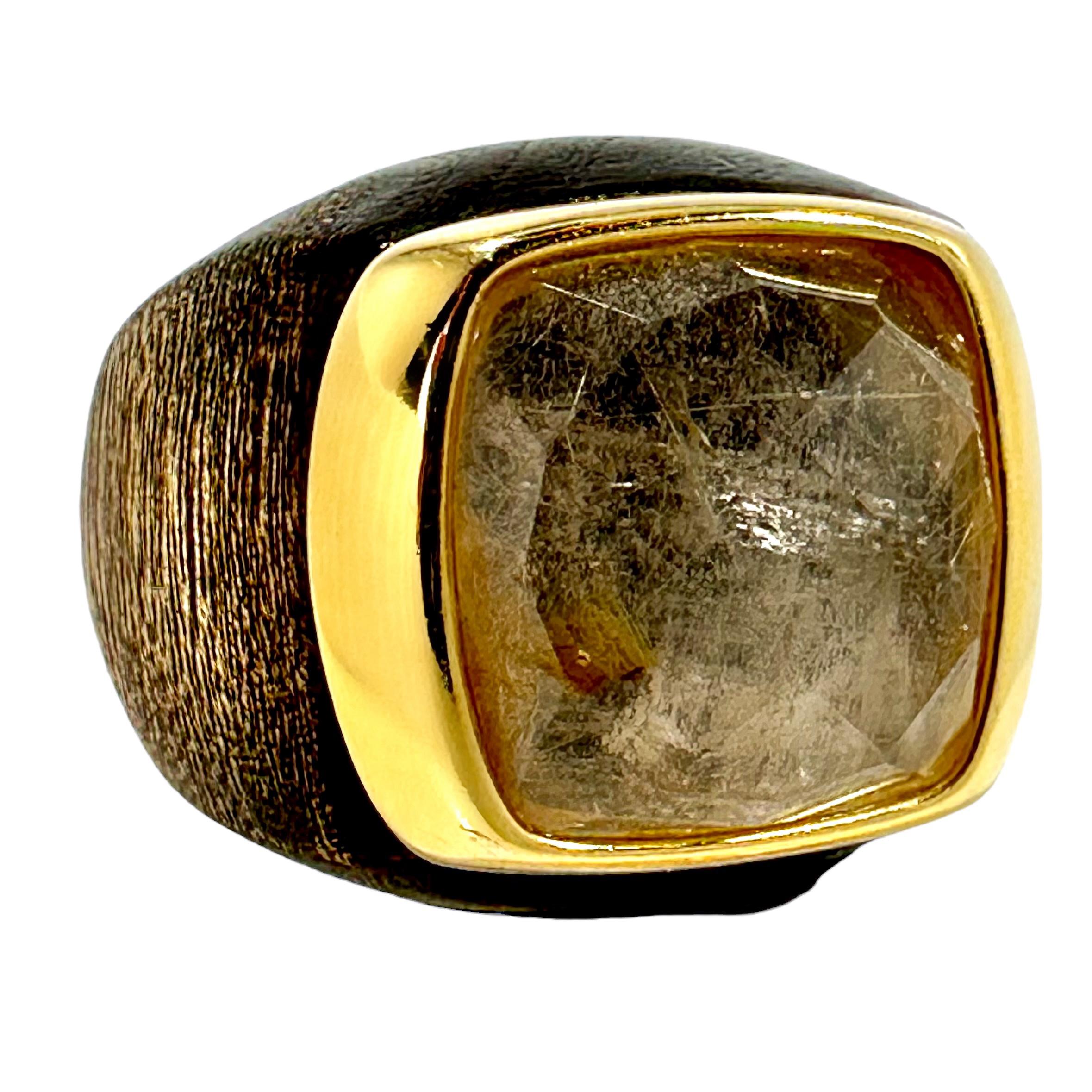 Faszinierender Ring aus 18 Karat Gelbgold, Holz und gerafftem Quarz im Angebot 3
