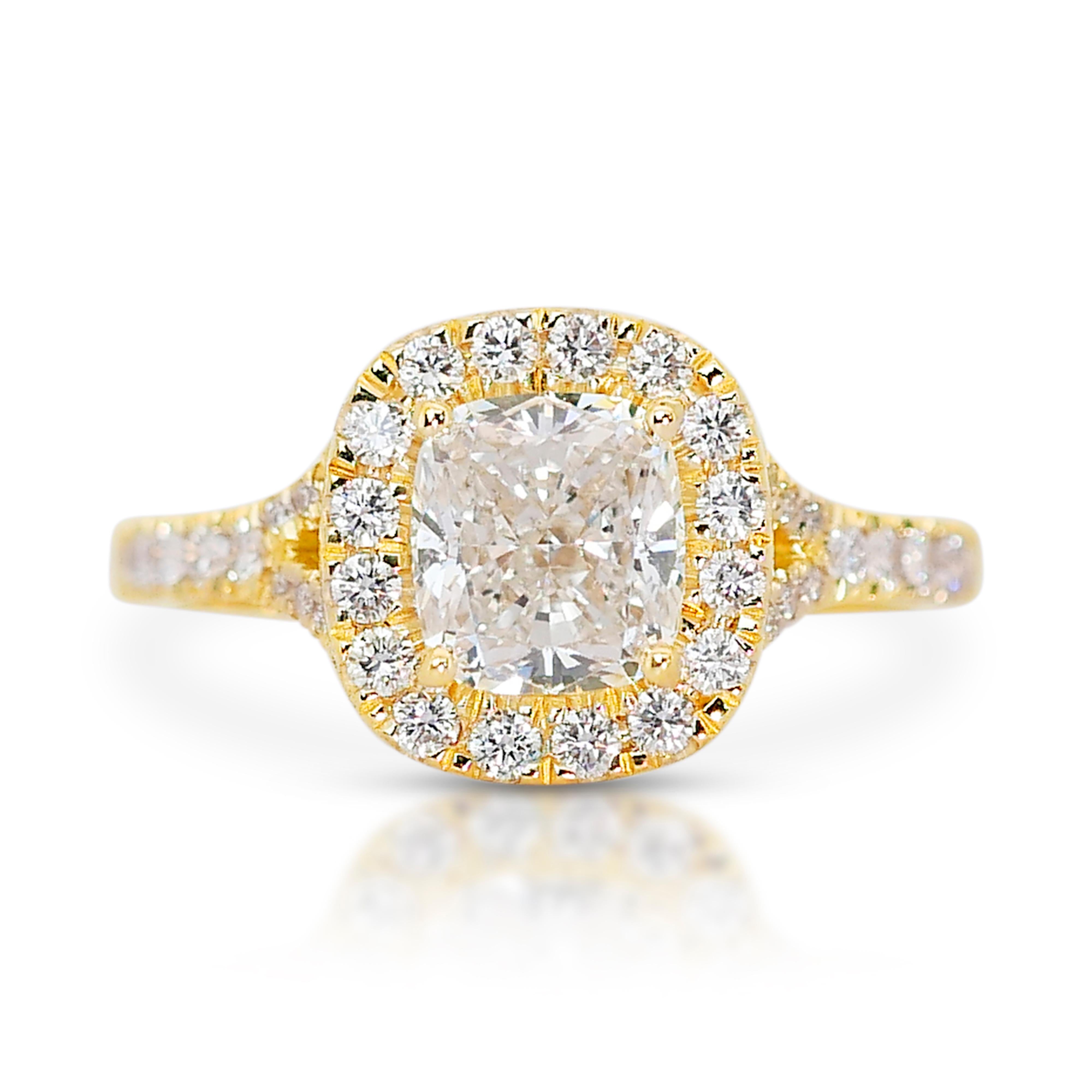 Fascinating 2.02ct Diamonds Halo Ring in 18k Yellow Gold - IGI Certified 3