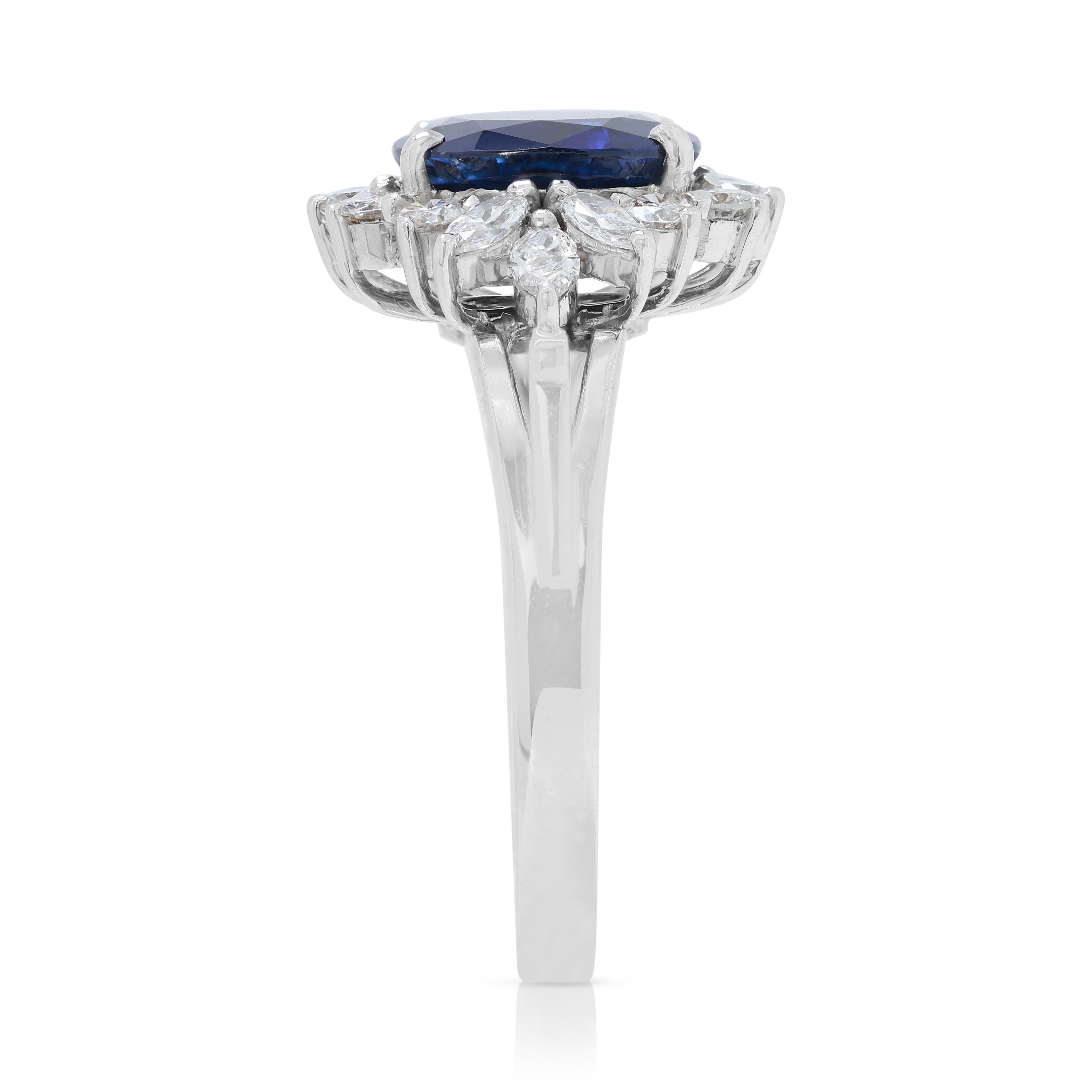 Faszinierender 2,58ct Saphir & natürliche Diamanten Cluster Ring in 18K Weißgold Damen im Angebot
