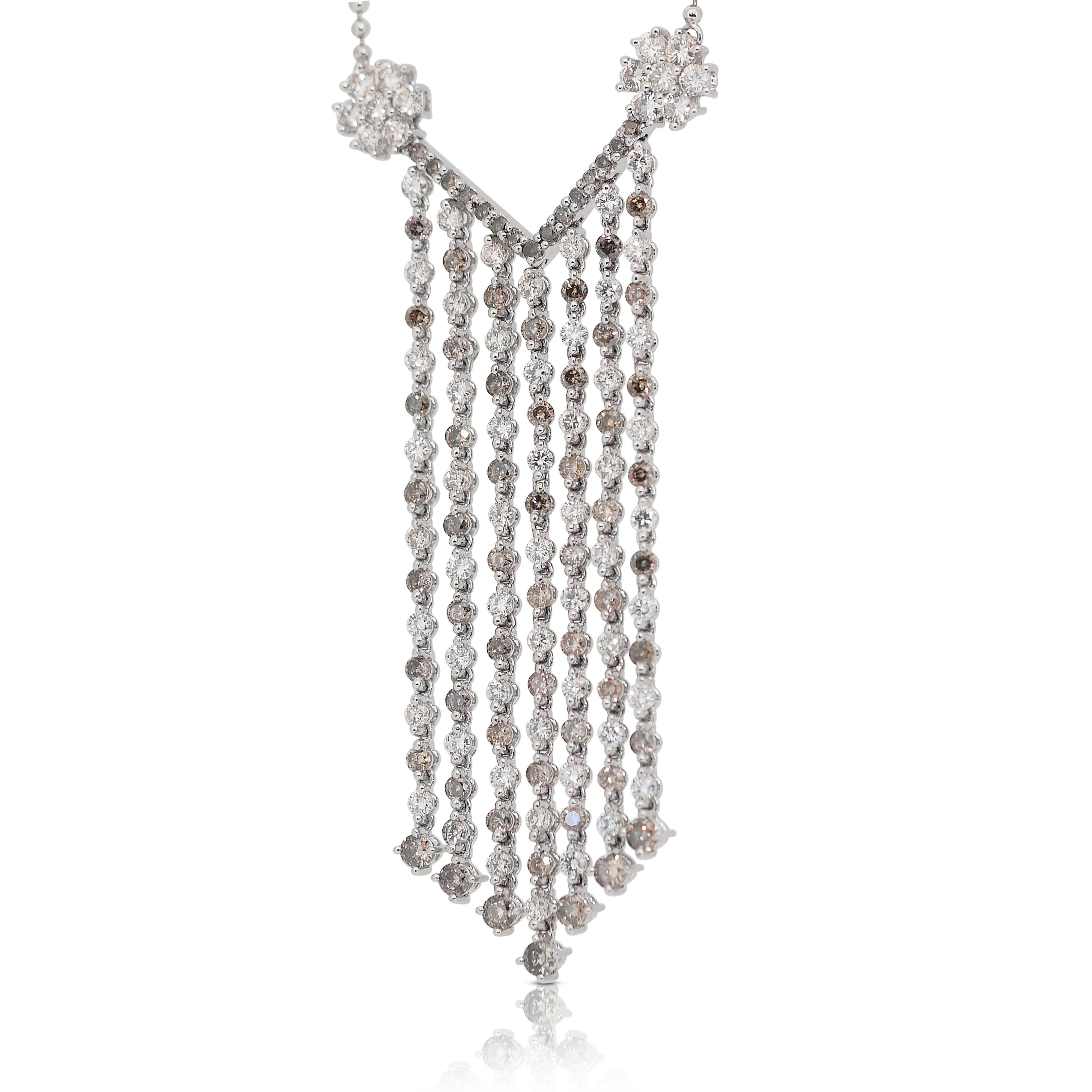 Fascinant collier pendentif en or blanc 18 carats avec diamants de 2,7 carats Neuf - En vente à רמת גן, IL