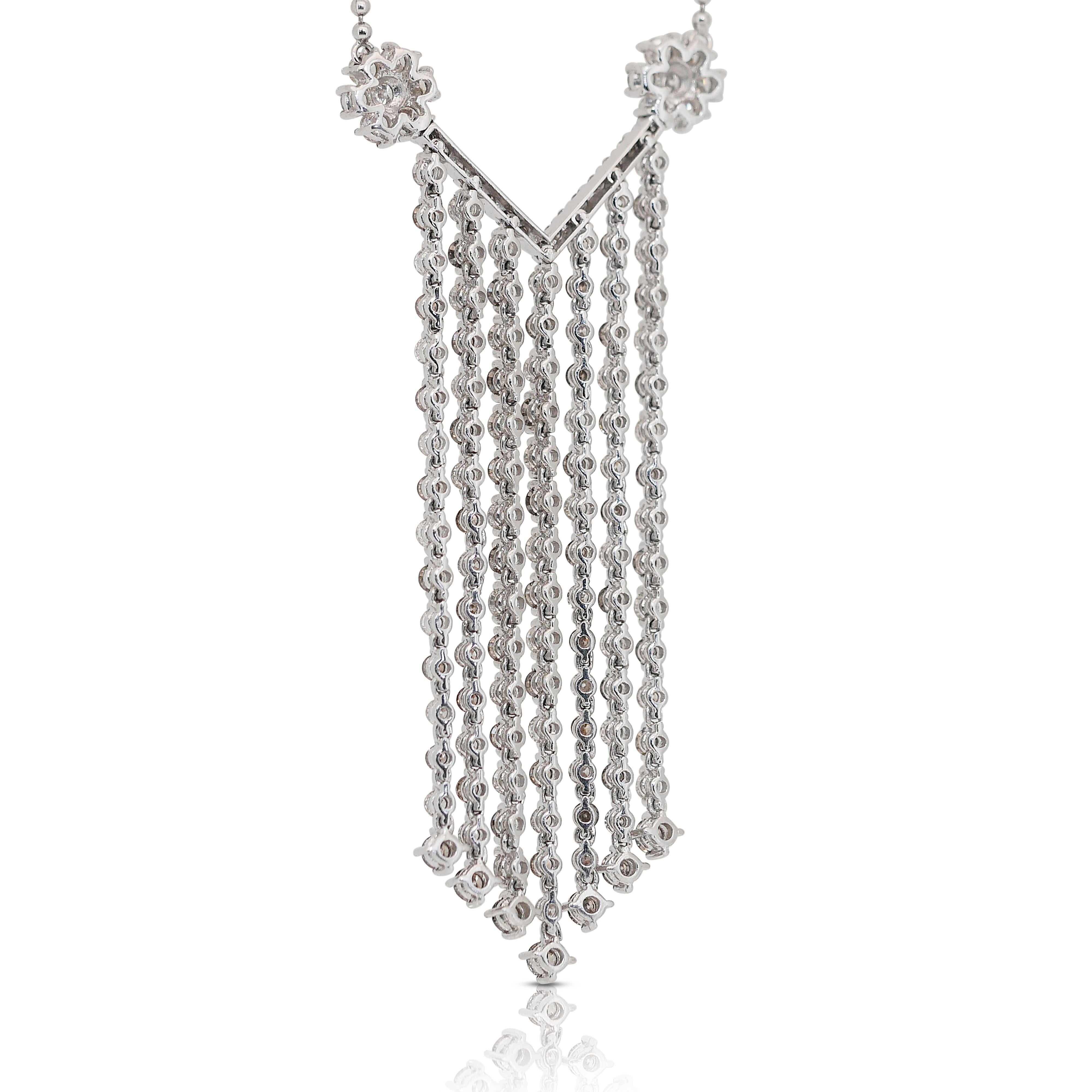 Fascinant collier pendentif en or blanc 18 carats avec diamants de 2,7 carats en vente 1