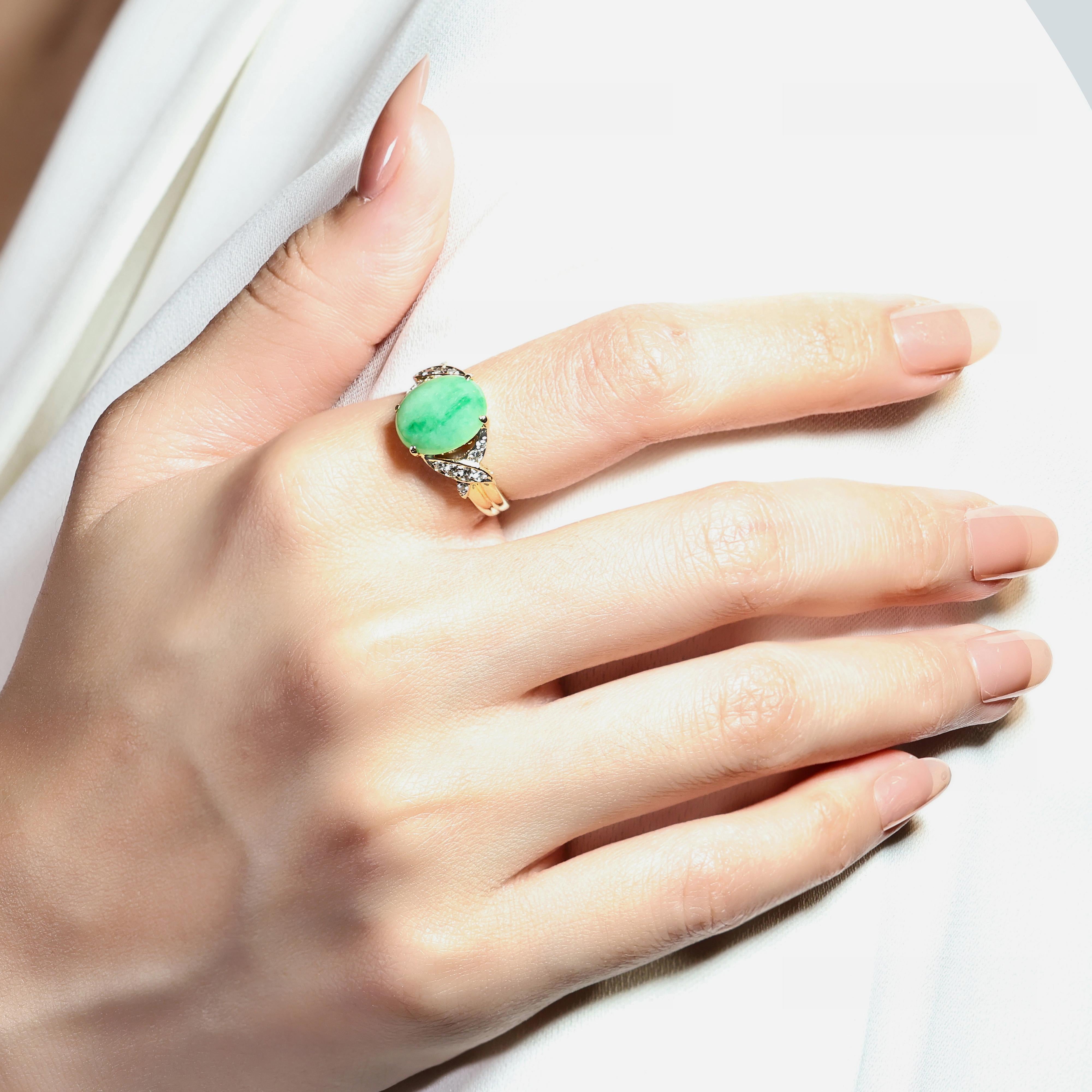Fascinante bague grappe de diamants et de jade de 2,7 carats en or jaune 20 carats en vente 3