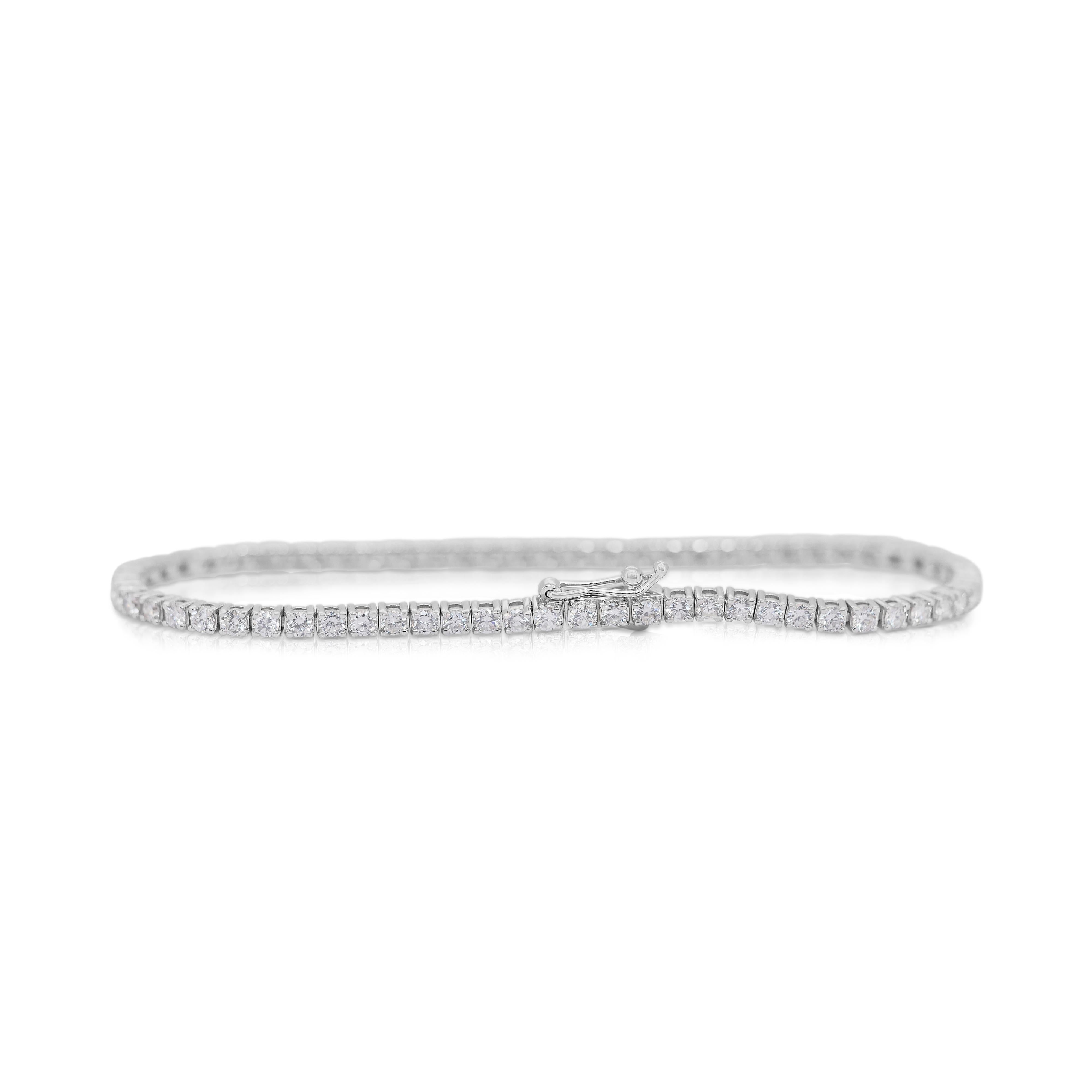 Fascinating 3.86ct Diamonds Tennis Bracelet in 18k White Gold - IGI Certified In New Condition In רמת גן, IL