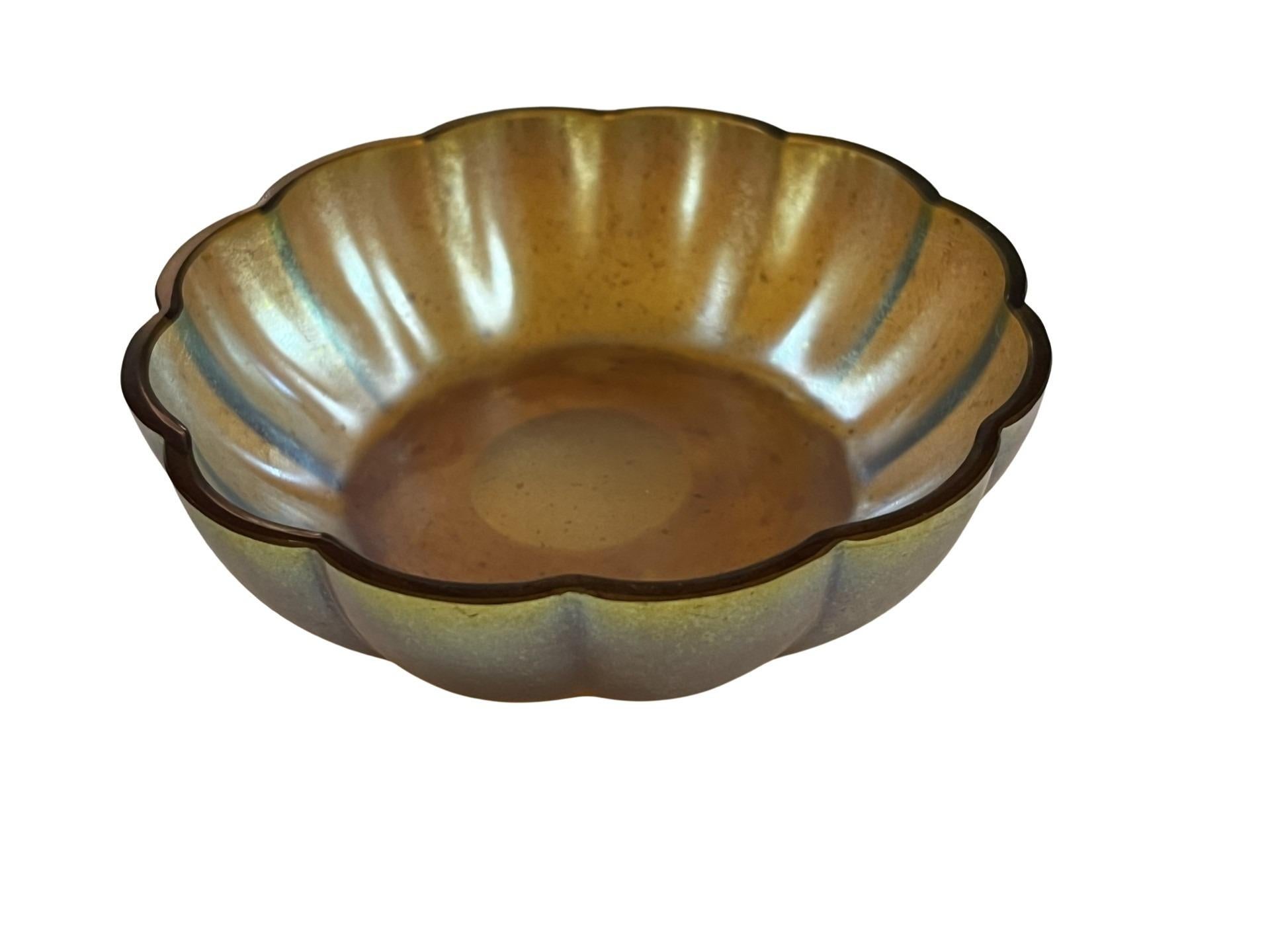 Hand-Crafted Fascinating bowl, iridiscent, WMF Myra glass, Lötz like, 1920s Art Deco Germany