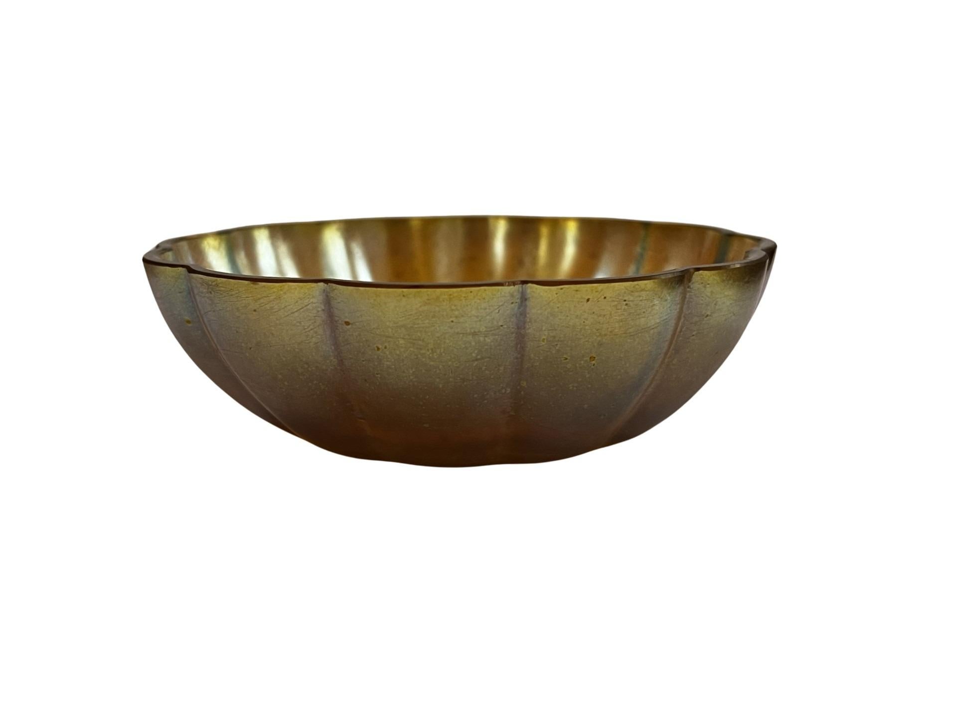Fascinating bowl, iridiscent, WMF Myra glass, Lötz like, 1920s Art Deco Germany 3