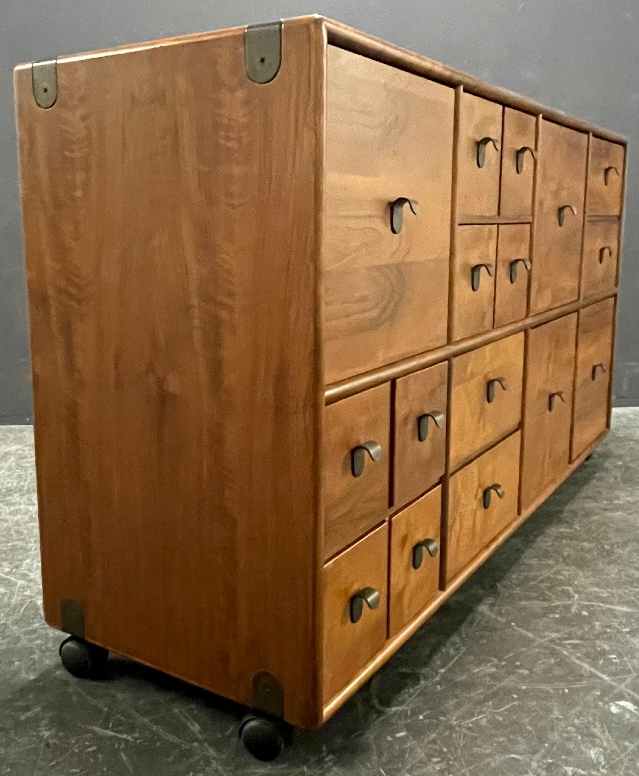 Fascinating convertible modular drawer high- or sideboard no.213 by Bernini In Good Condition For Sale In Munich, DE