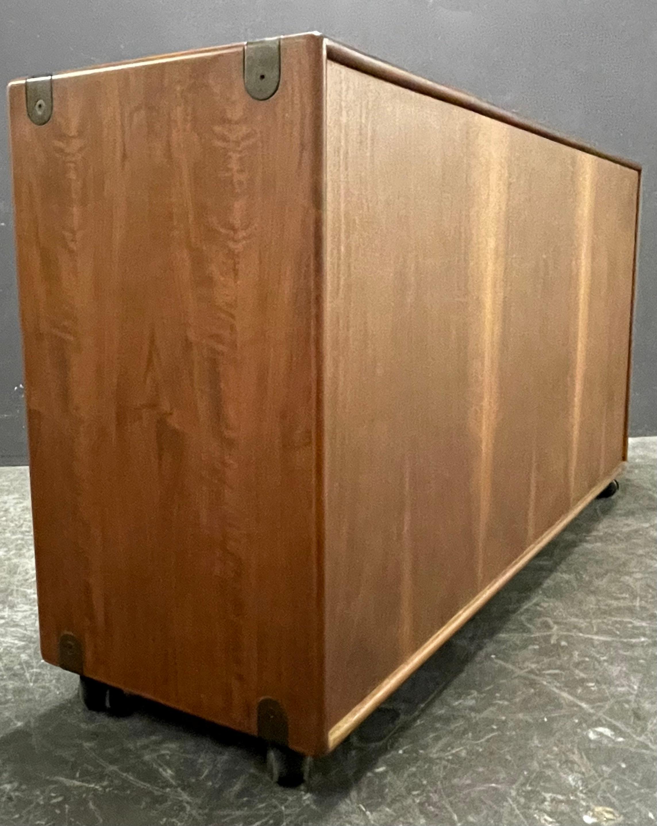 Late 20th Century Fascinating convertible modular drawer high- or sideboard no.213 by Bernini For Sale