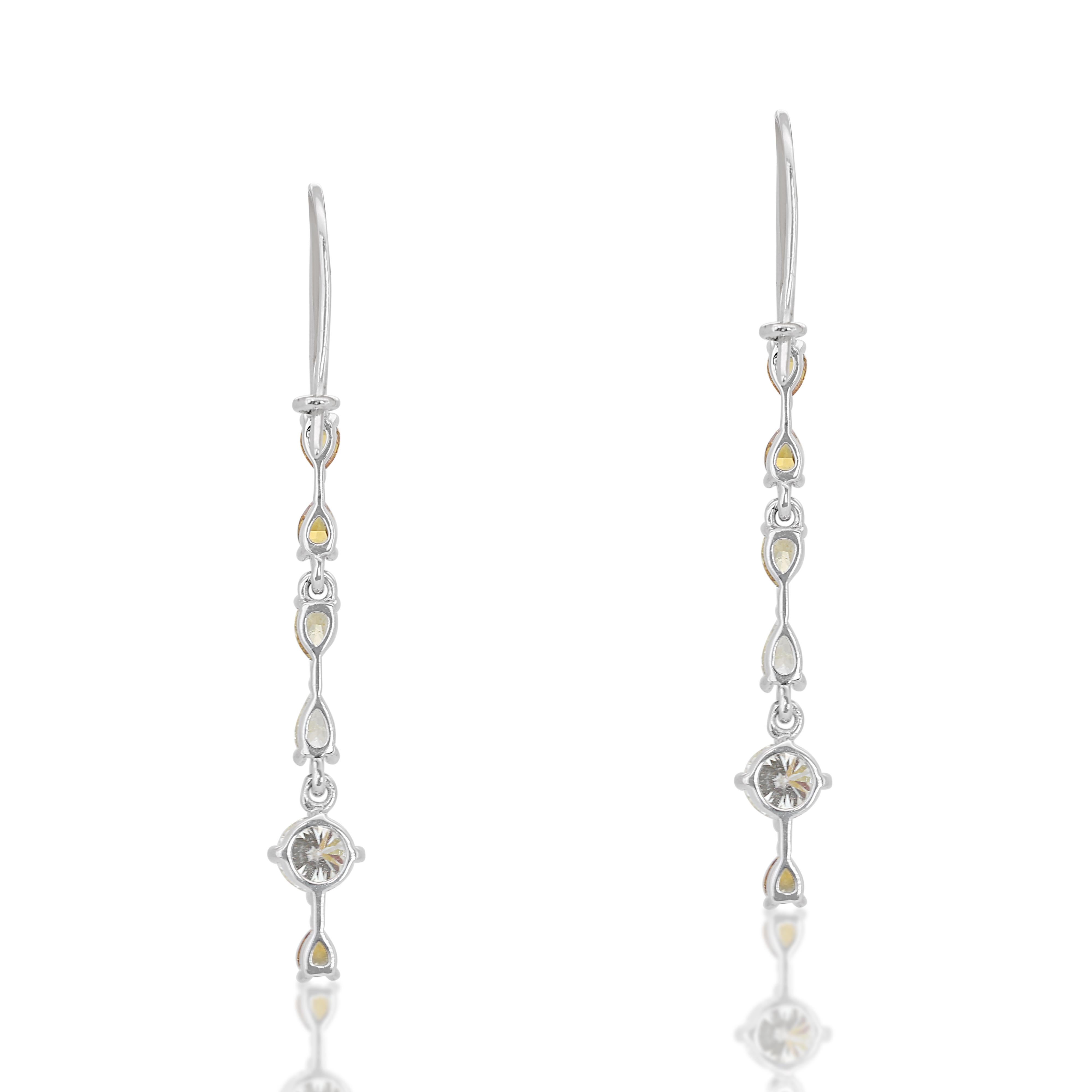 Boucles d'oreilles en goutte avec diamants de couleur fantaisie (2,62 ct) certifiés IGI  en vente 1