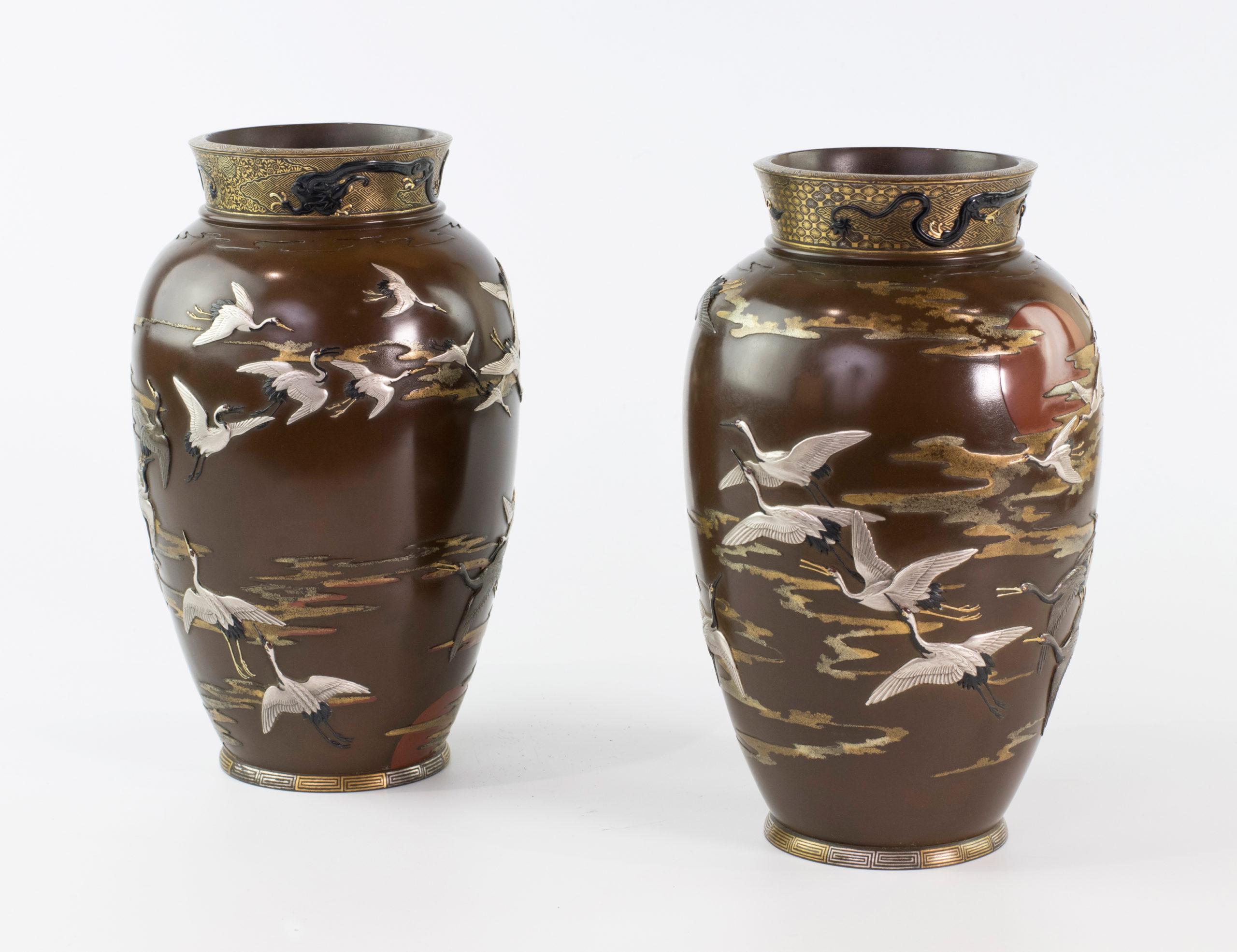 XIXe siècle Vases japonais fascinants en bronze et métal mélangé