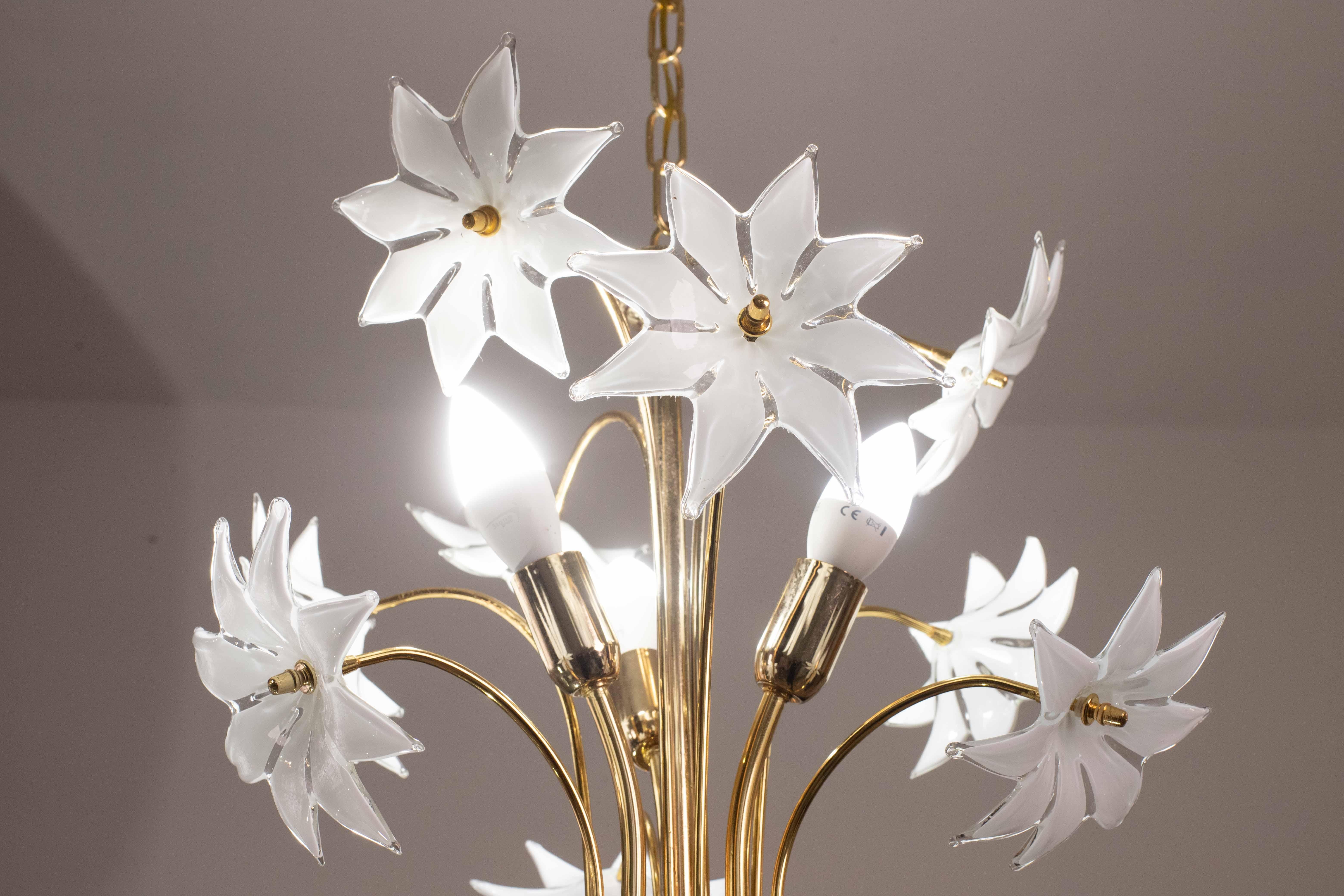 Fascinating Murano Glass Vintage Chandelier White Flowers, 1970s For Sale 6
