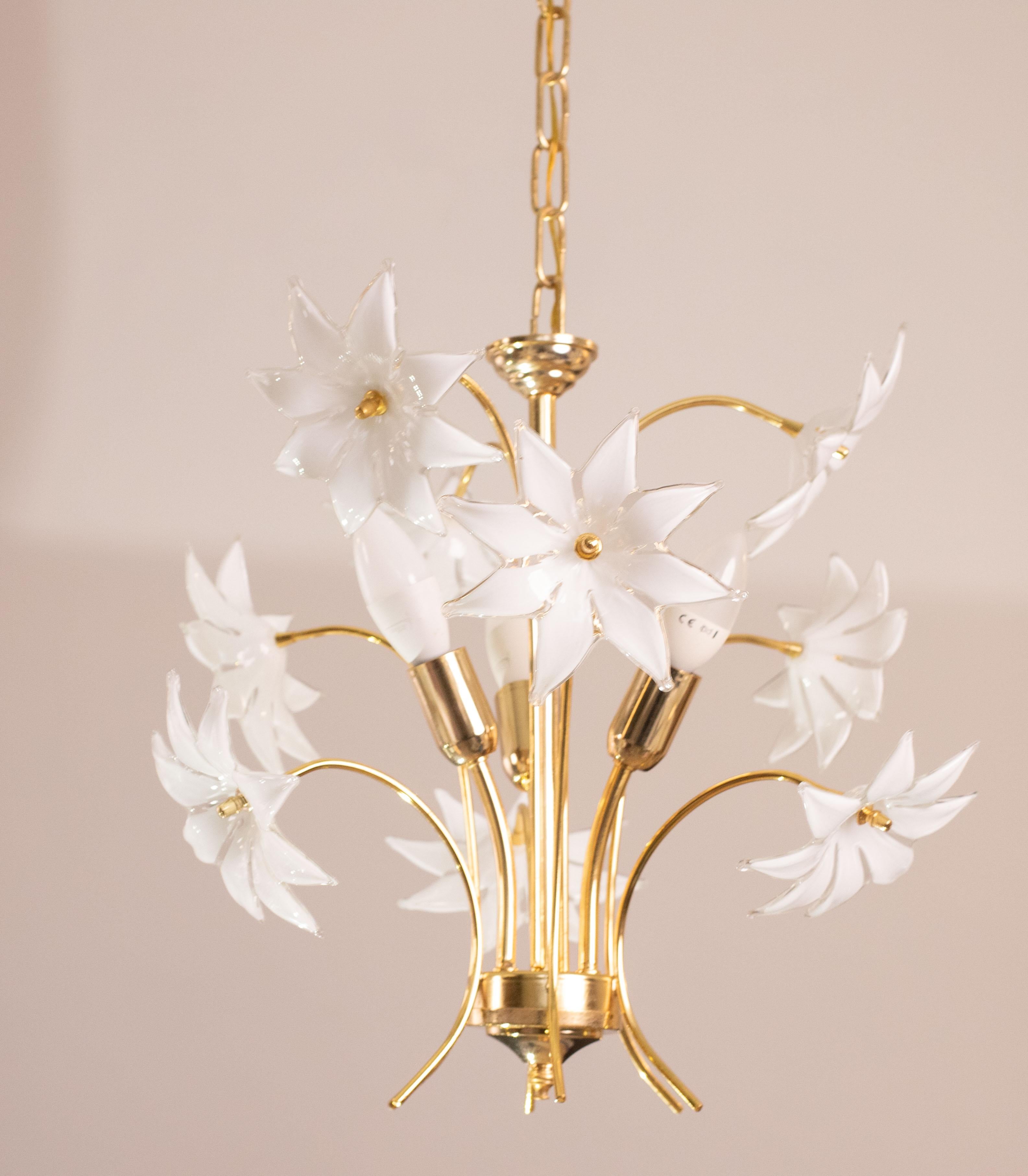 Fascinating Murano Glass Vintage Chandelier White Flowers, 1970s For Sale 2