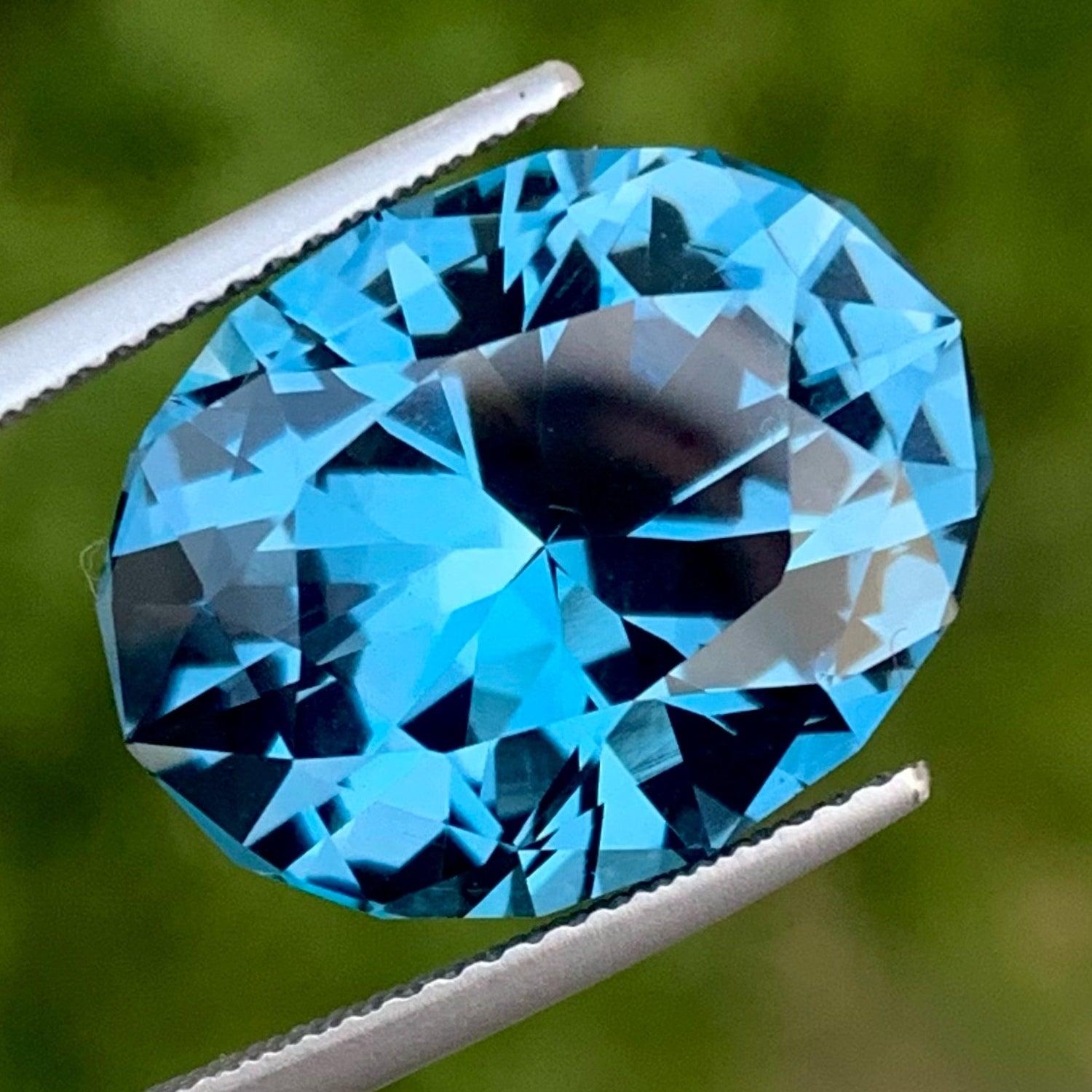 Modern Fascinating Swiss Blue Topaz Stone 17.85 Carats Aaa Sparkling Topaz for Jewelry For Sale