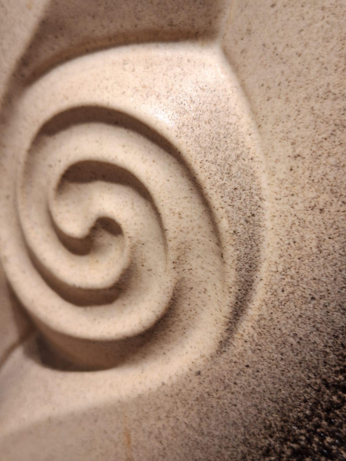 Faszinierende strukturierte Vase für Bay Ceramics im Angebot 1