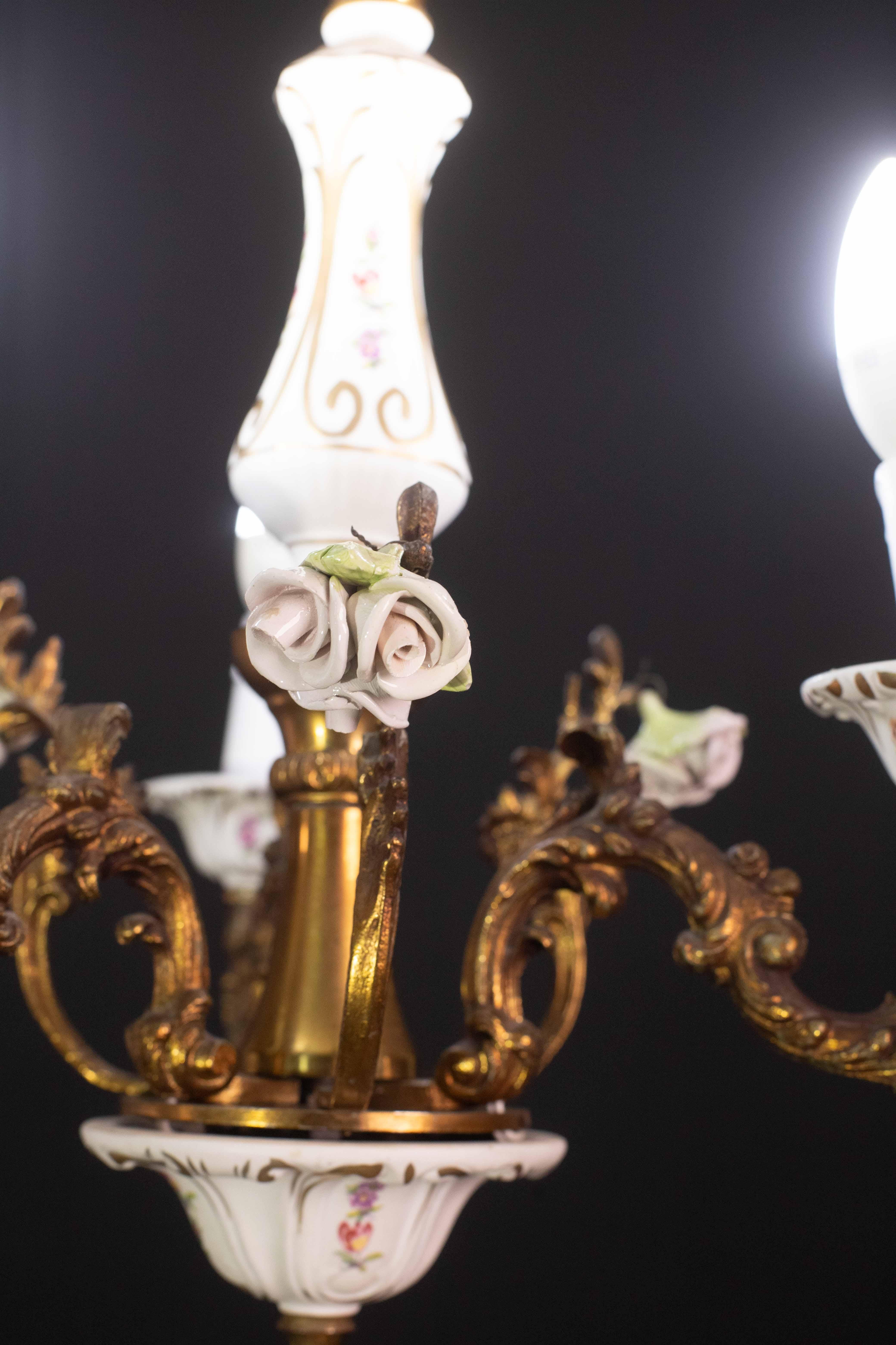 Milieu du XXe siècle Magnifique lustre vintage en céramique et laiton, années 1960 en vente