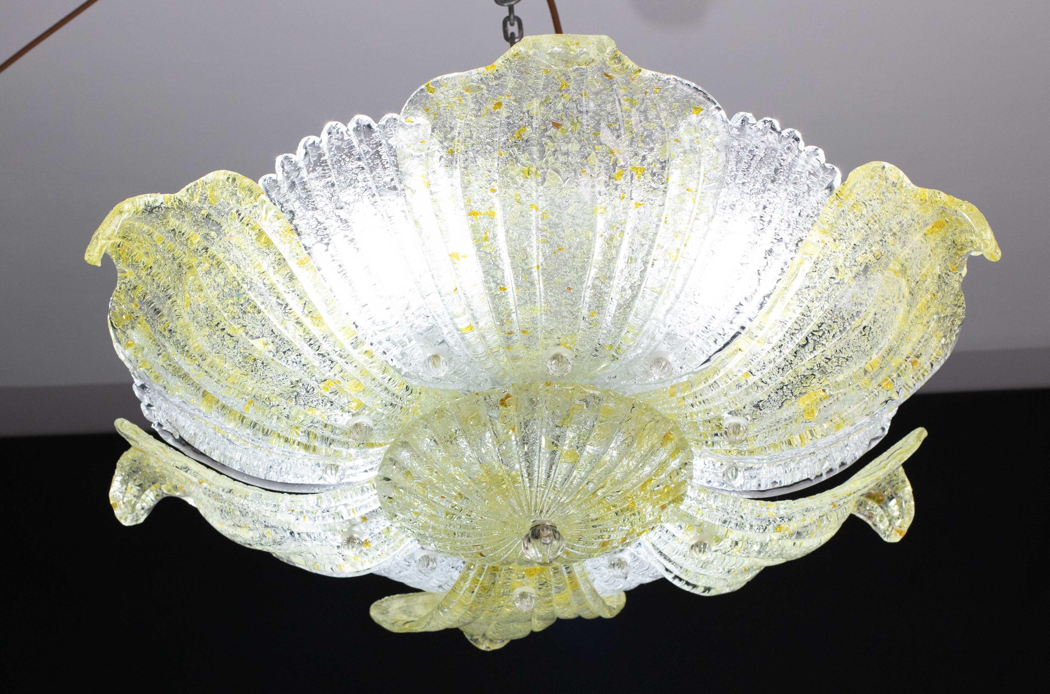 Europeo Affascinante lampada da soffitto in vetro di Murano d'epoca Giallo in vendita