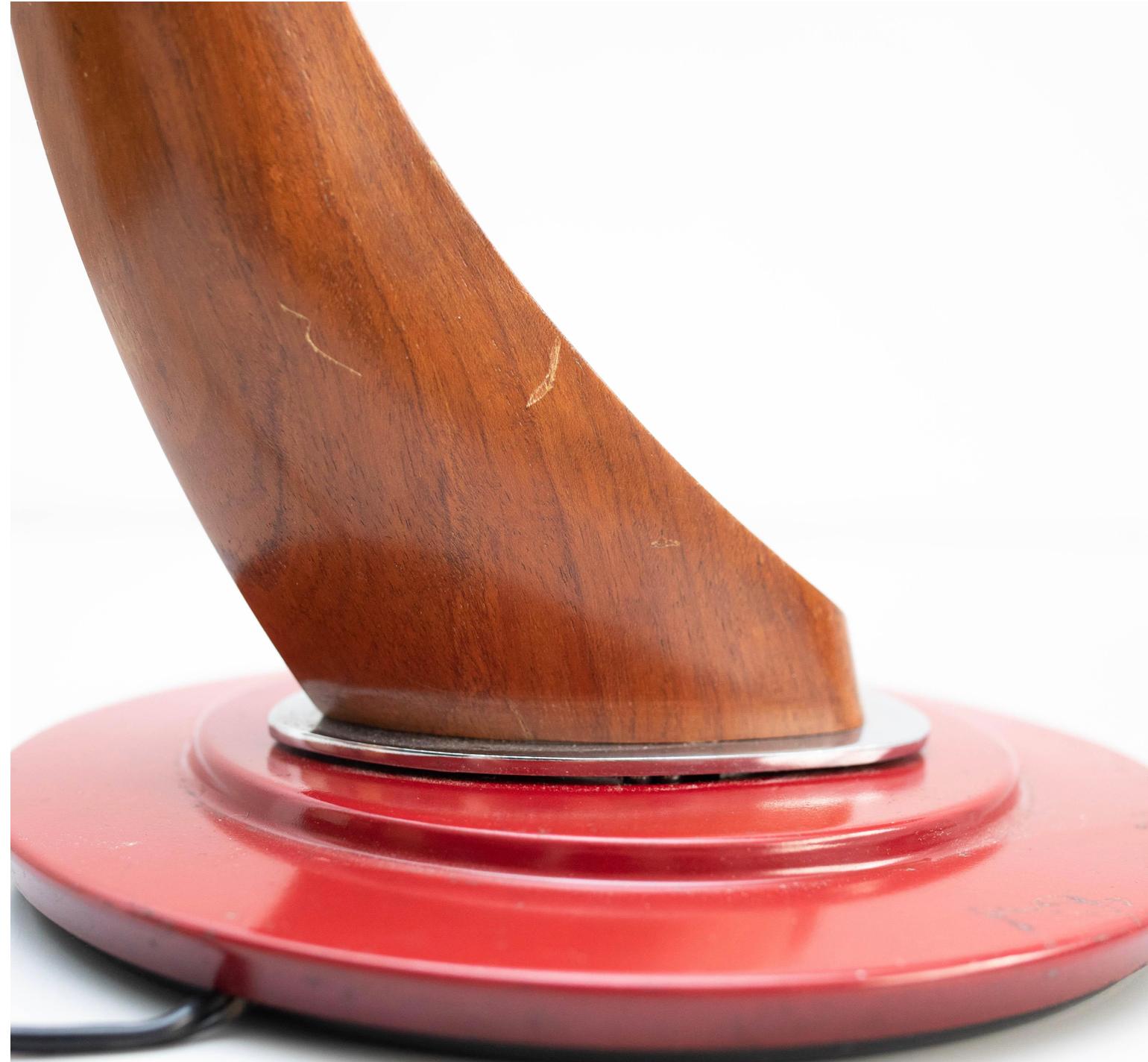 Spagnolo Lampada da tavolo Fase in alluminio e Wood: Un classico della modernità di metà secolo in vendita