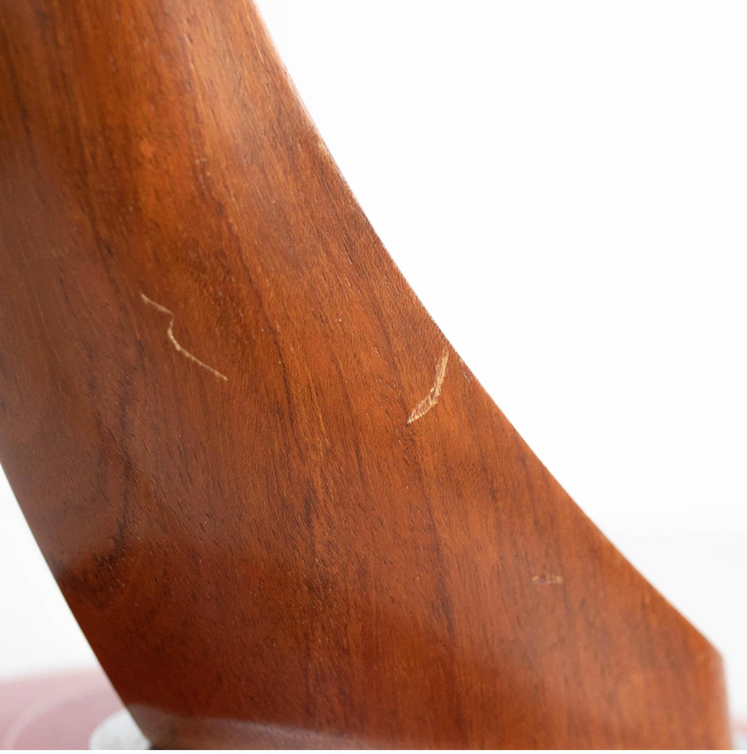 Lampada da tavolo Fase in alluminio e Wood: Un classico della modernità di metà secolo In condizioni buone in vendita a Barcelona, Barcelona
