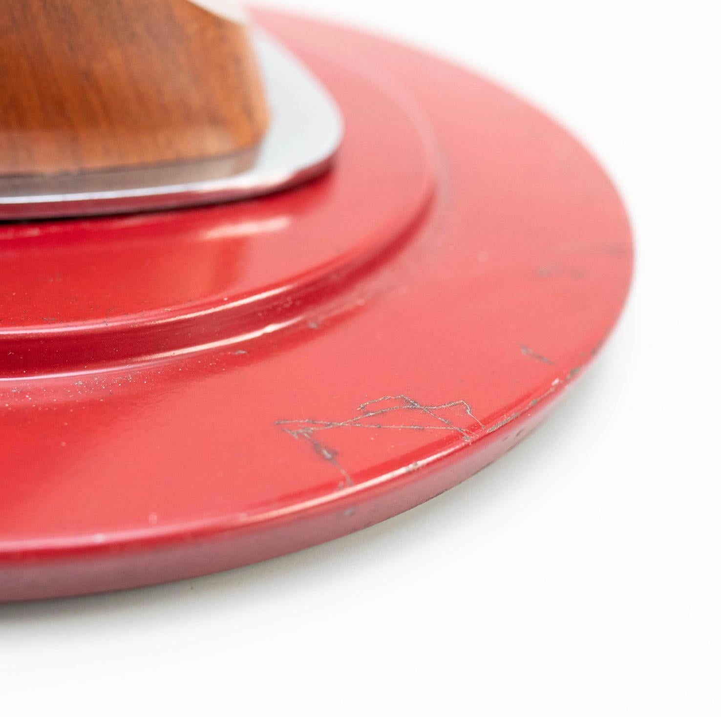 Metà XX secolo Lampada da tavolo Fase in alluminio e Wood: Un classico della modernità di metà secolo in vendita