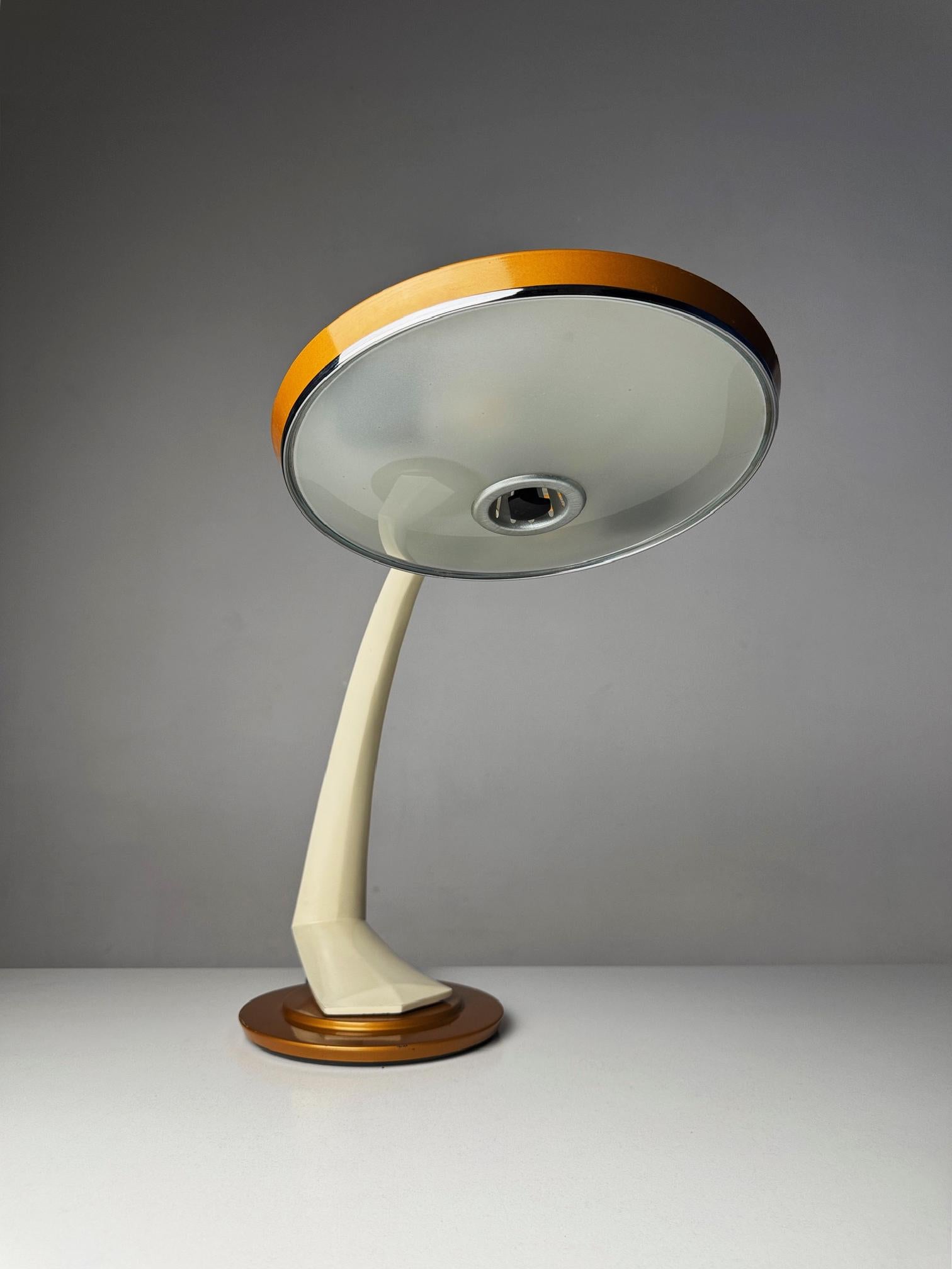 Metal Fase Boomerang 2000 table lamp by Luis Pérez de la Oliva 1967, Spain For Sale