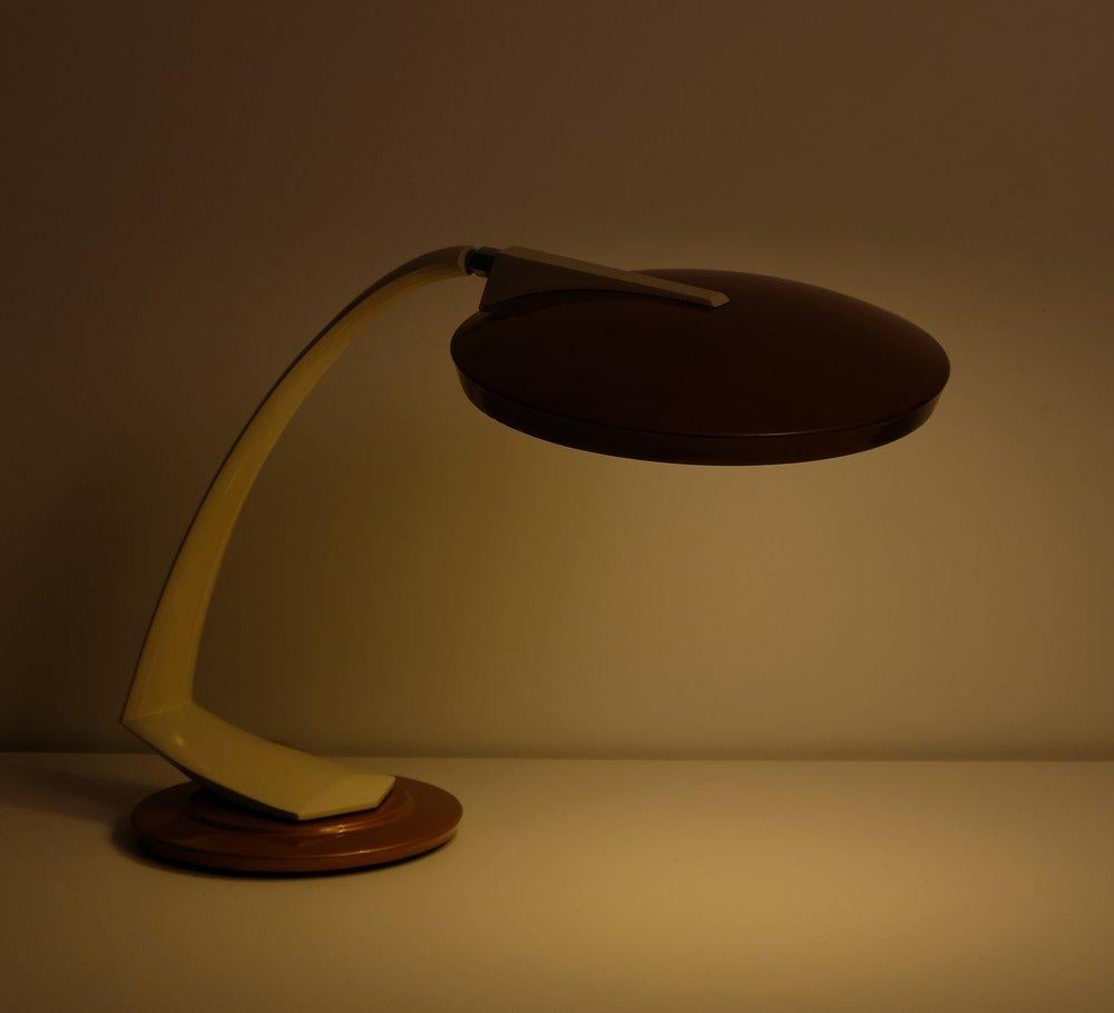 Fase Boomerang desk lamp by Pedro Martin, 1964. Lacquered aluminium shade, lacquered steel arm and base. 2x 40 watts max E-12 North American bulb recommended or higher if LED/CFL.

Rewired with 2 x E-12 candelabra base sockets + new frosted glass