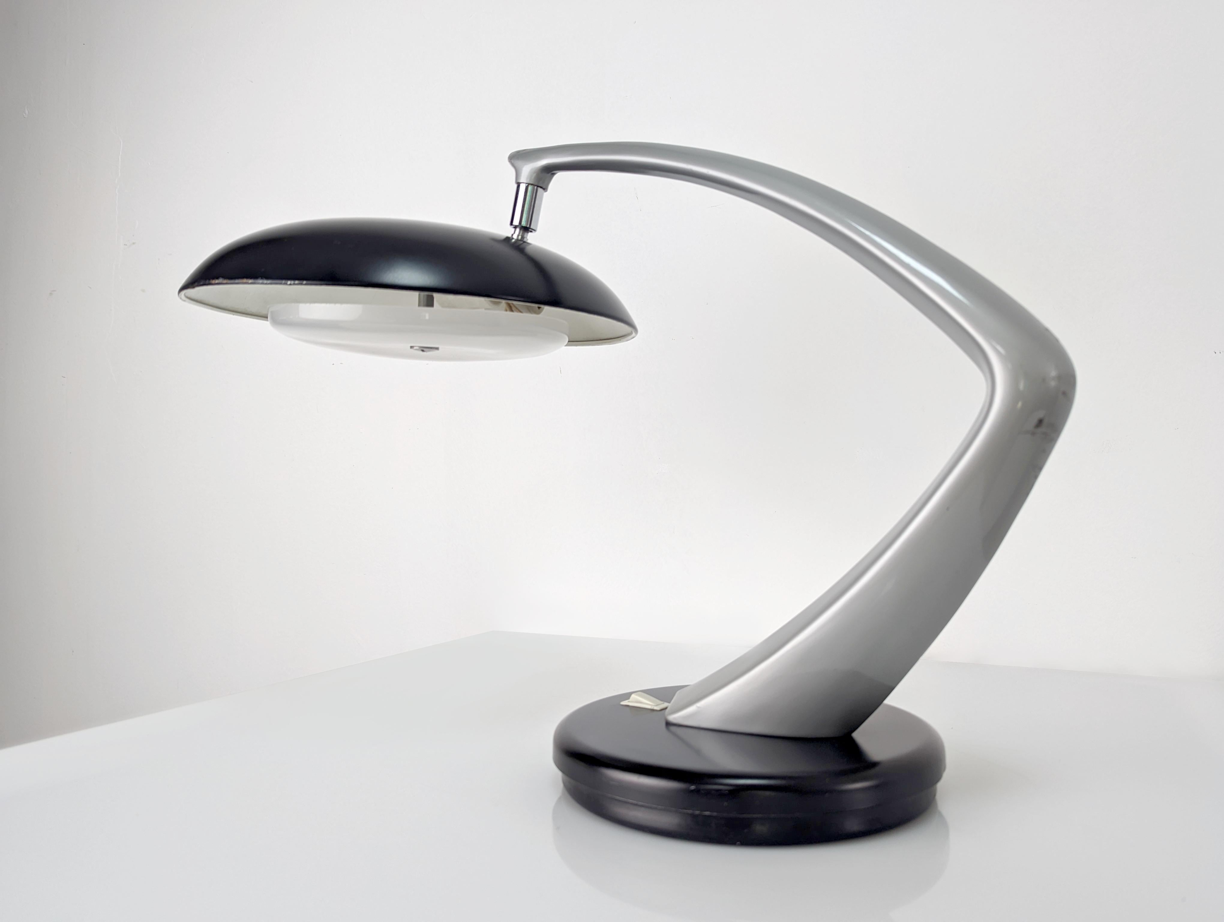Mid-Century Modern Lampe de table Fase Boomerang, années 1960 en vente