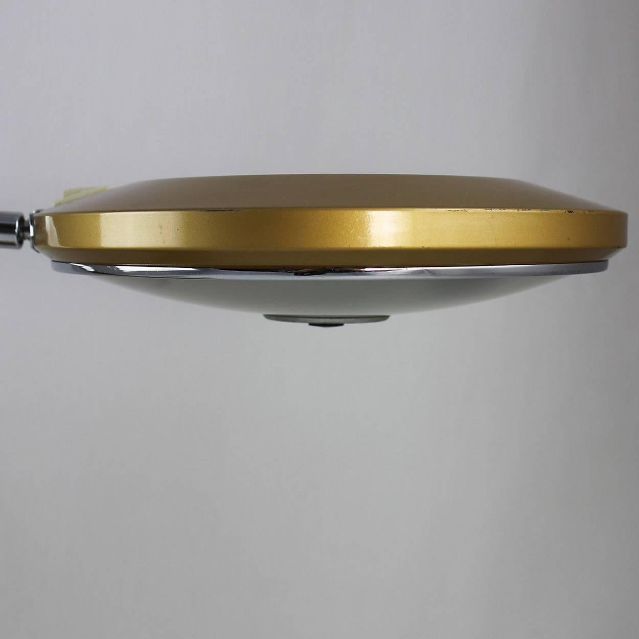Fase Madrid Midcentury-Schreibtischlampe aus Eiche und Gold, 1960er Jahre (Moderne der Mitte des Jahrhunderts) im Angebot