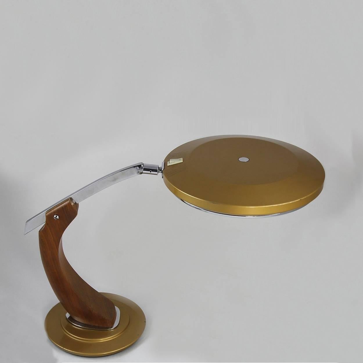 Fase Madrid Midcentury-Schreibtischlampe aus Eiche und Gold, 1960er Jahre (Aluminium) im Angebot