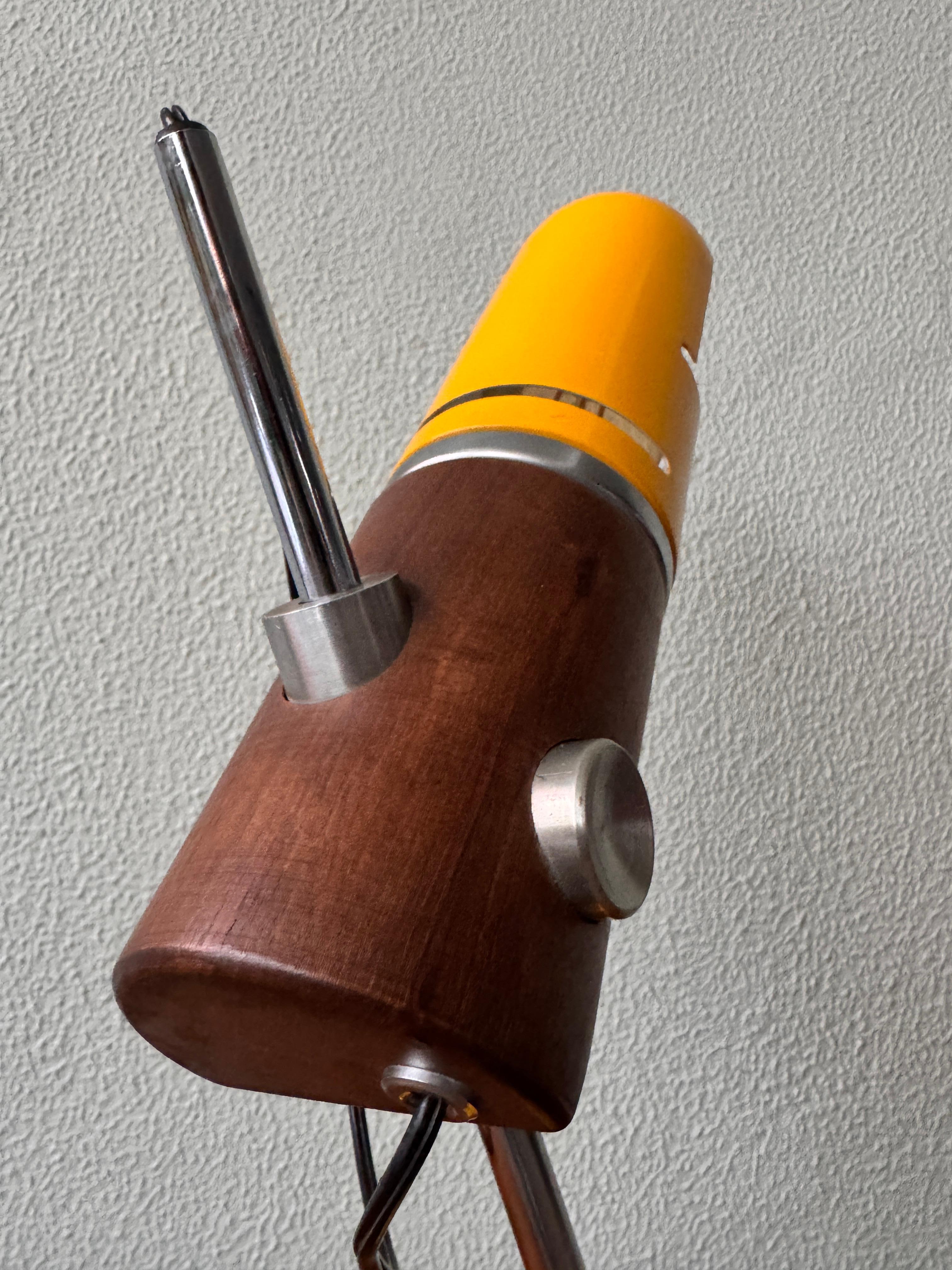 Fase Madrid Tischleuchte Modell TORPEDO von Tomás Díaz Magro, 1969 im Angebot 9