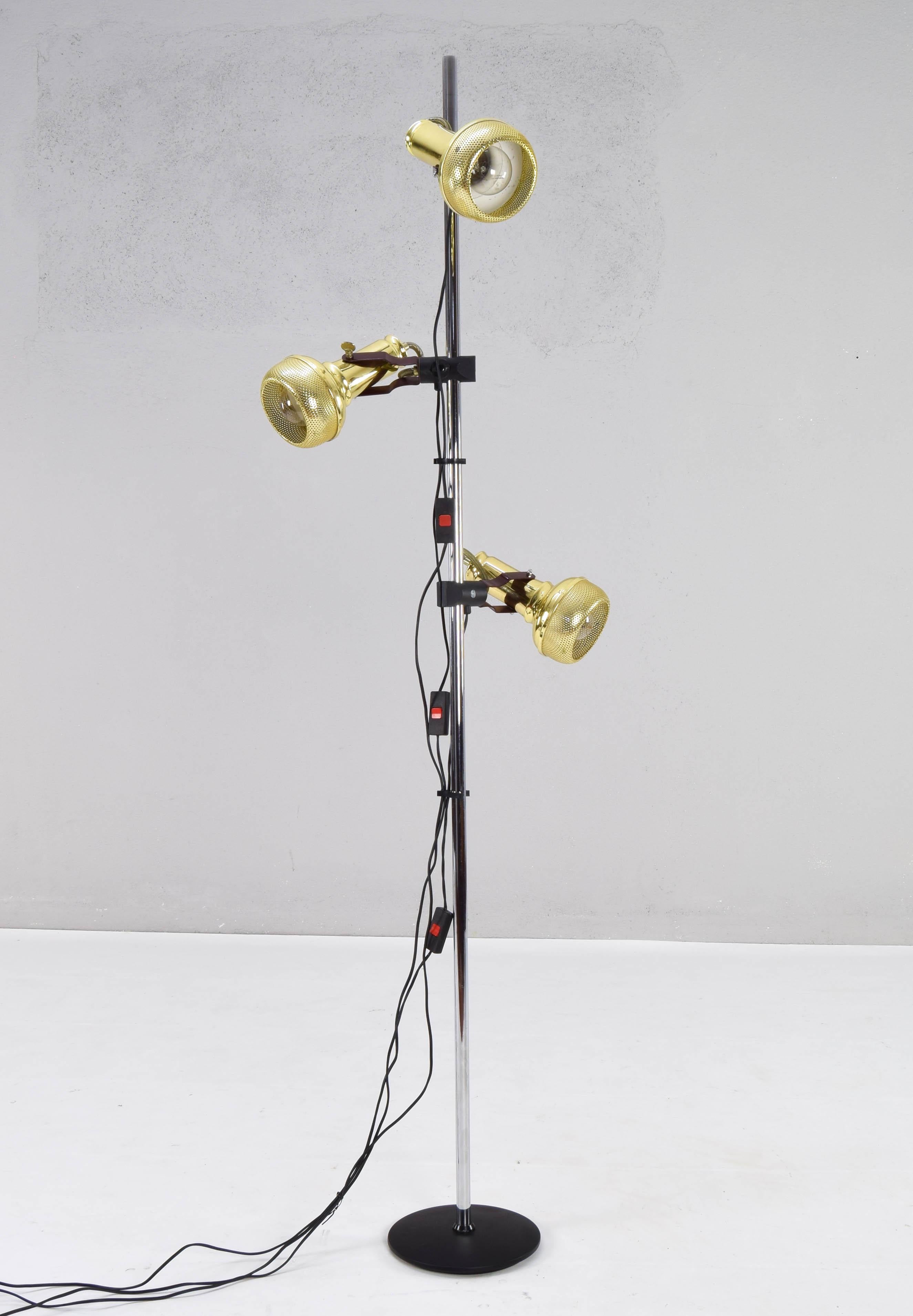 FASE Microphones Lampadaire en Laiton Style Moderne Milieu du Siècle, Espagne, Années 70 Bon état - En vente à Escalona, Toledo
