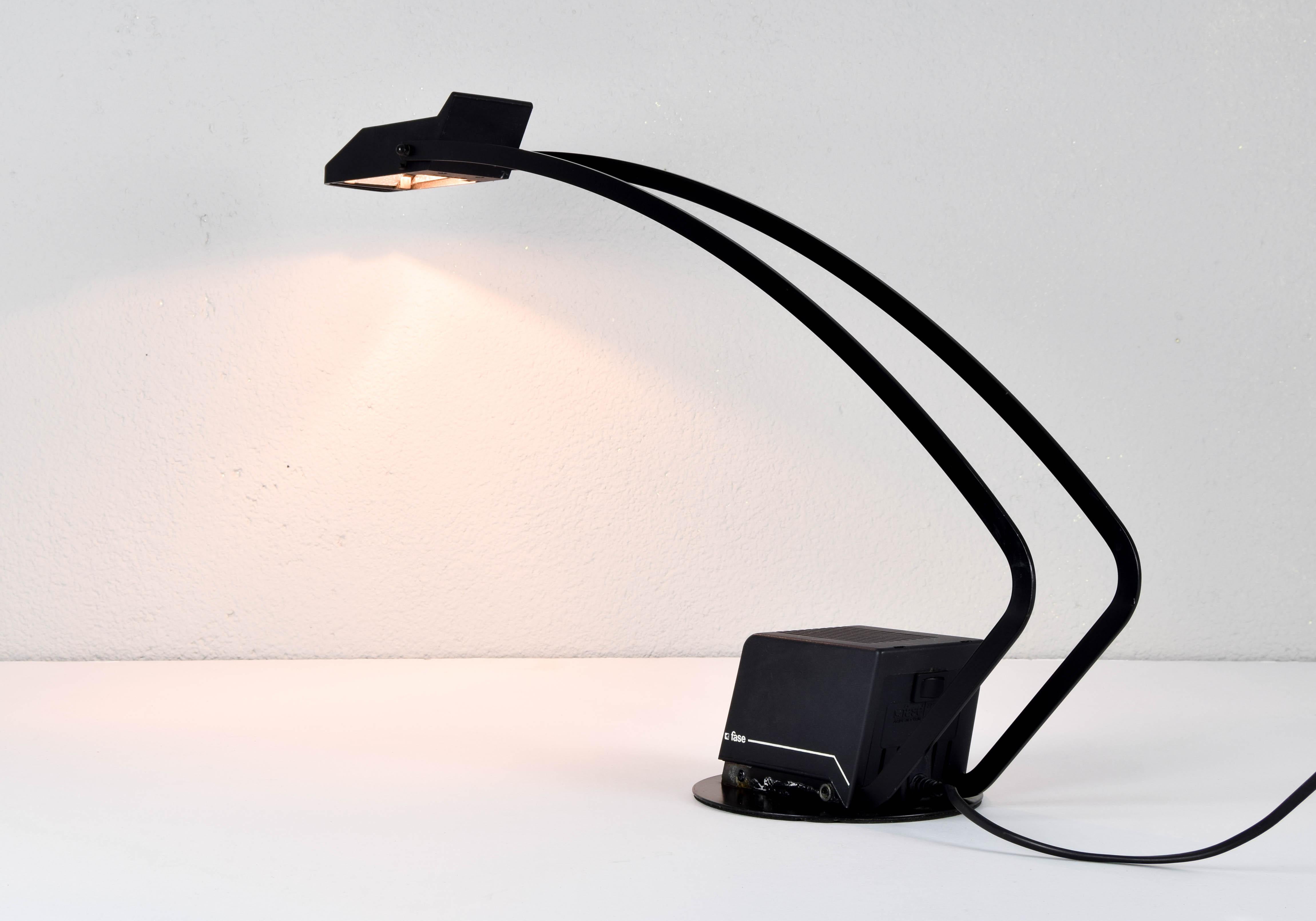 Acier inoxydable Lampe de bureau de style mi-siècle moderne Nutria, modèle Fase, Espagne, 1980 en vente