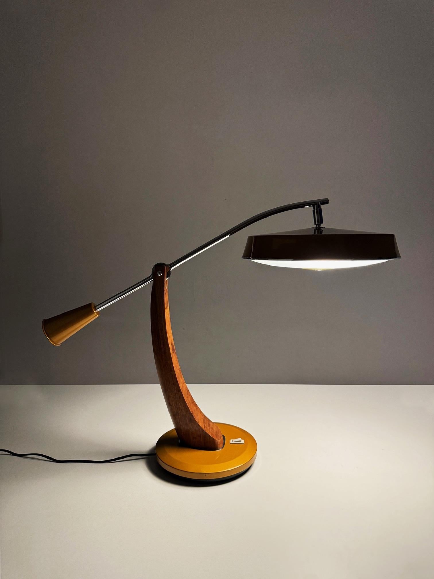 Fase Péndulo Golden Table Lamp by Luis Pérez de la Oliva and Pedro Martín 70's 7
